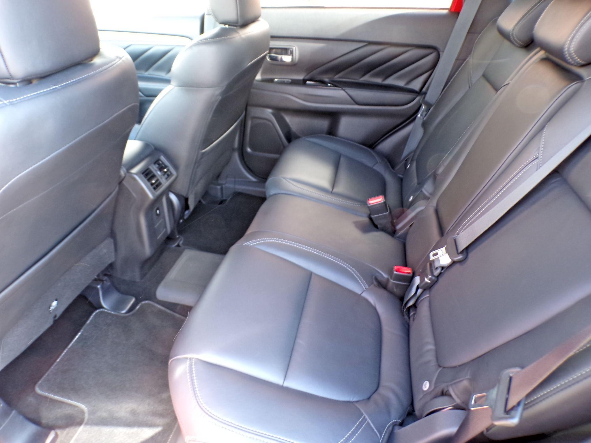 Mitsubishi Outlander Image 21