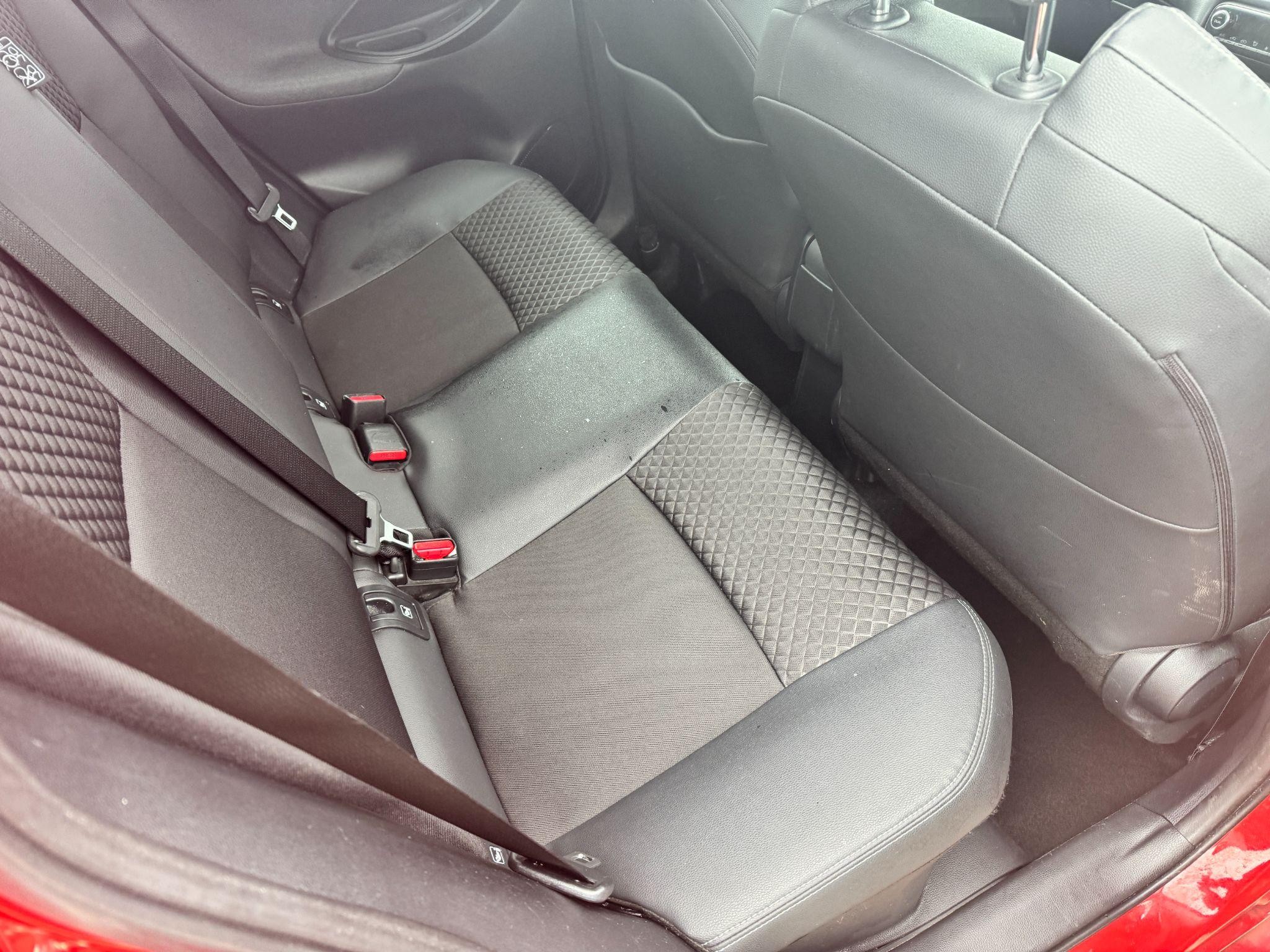 Toyota Yaris Image 12