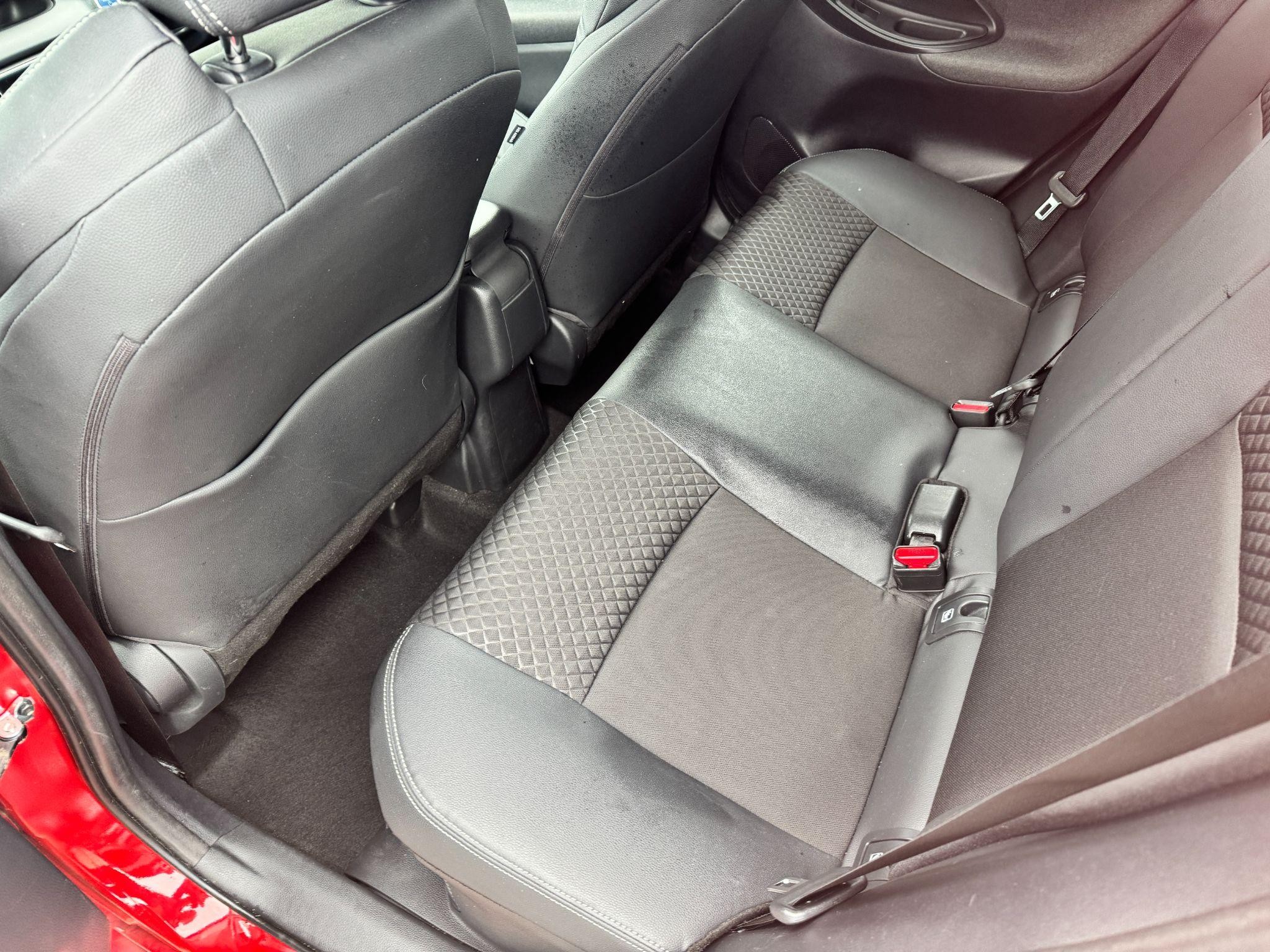 Toyota Yaris Image 13