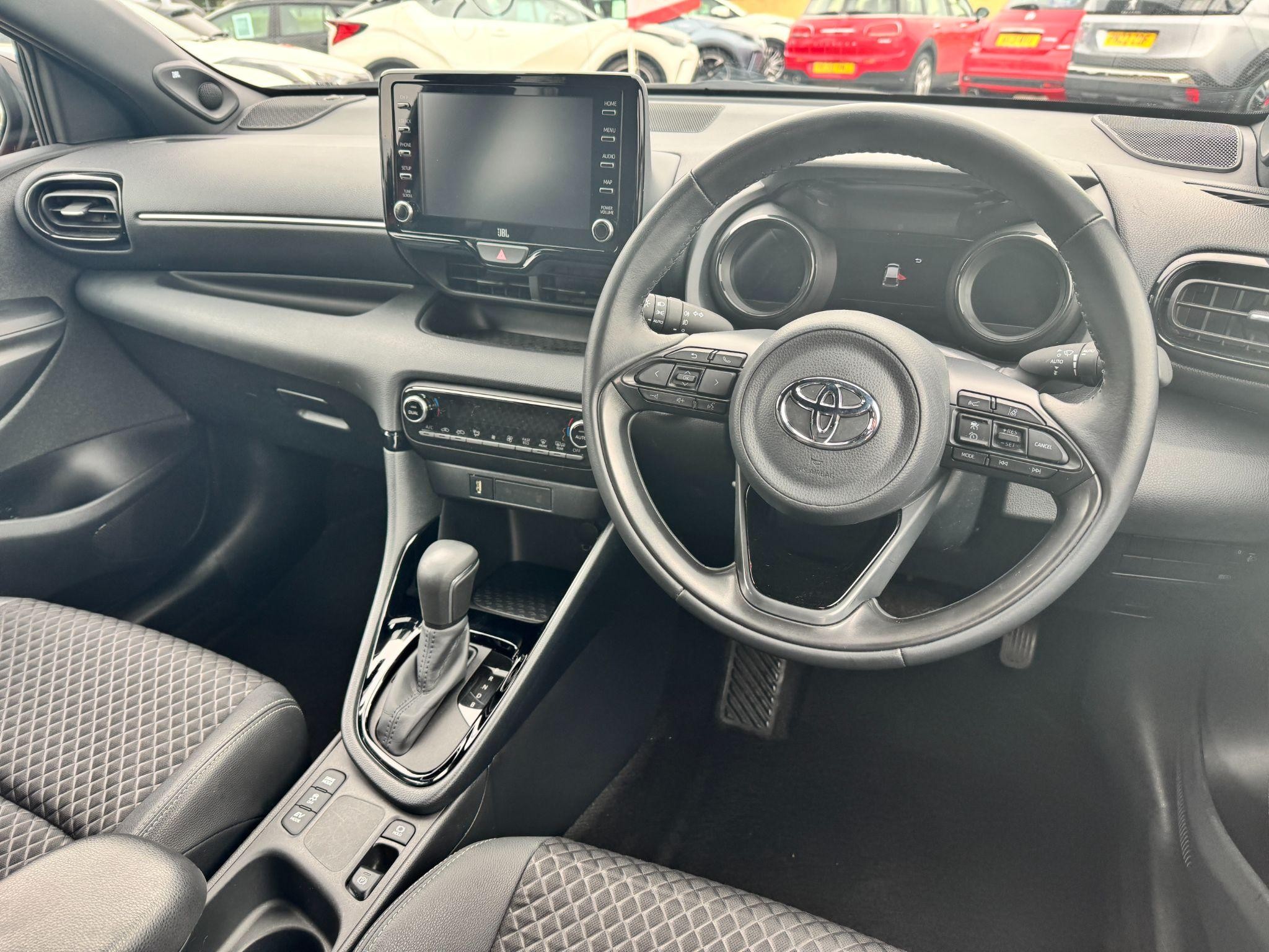 Toyota Yaris Image 16