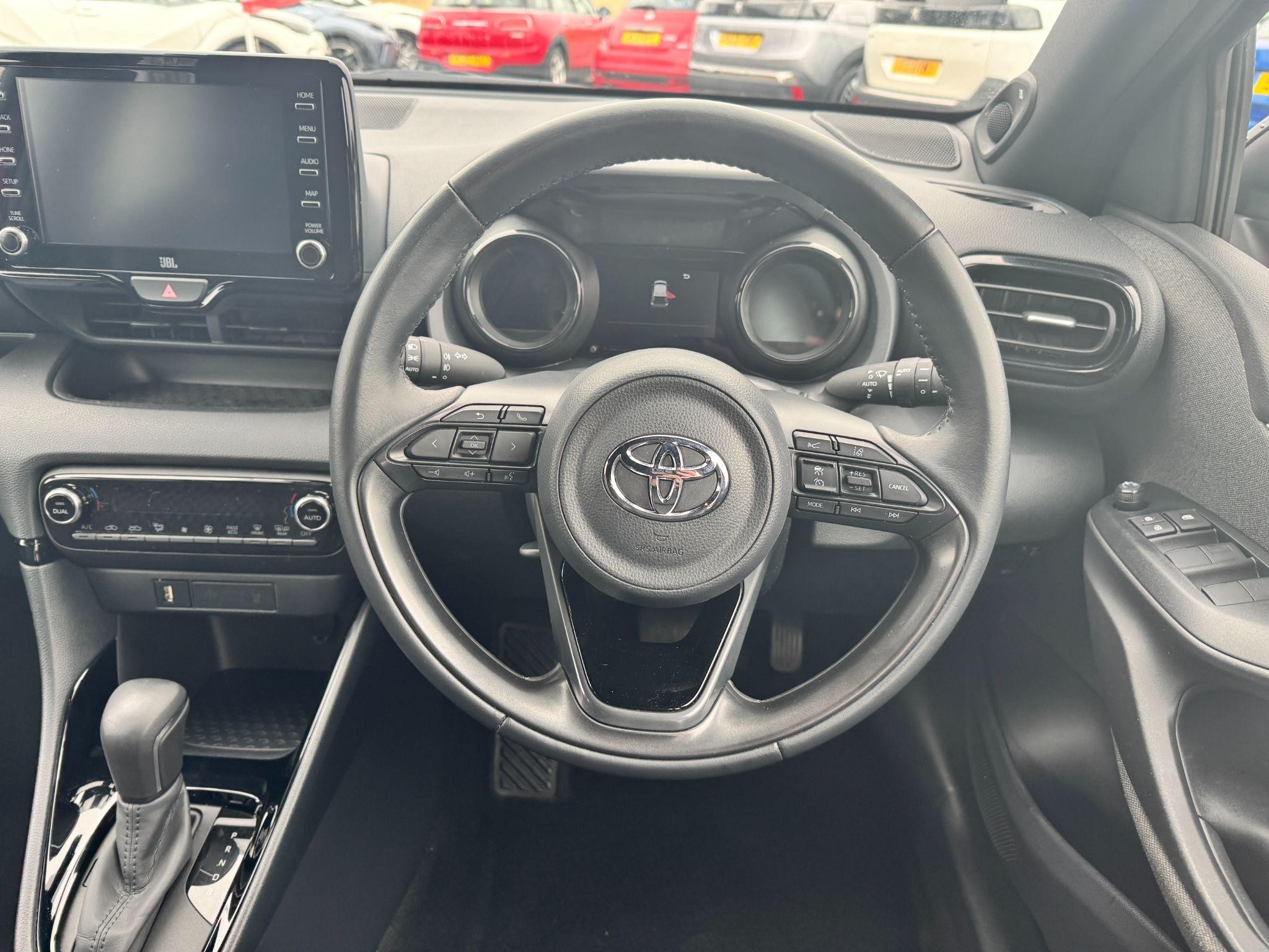 Toyota Yaris Image 17