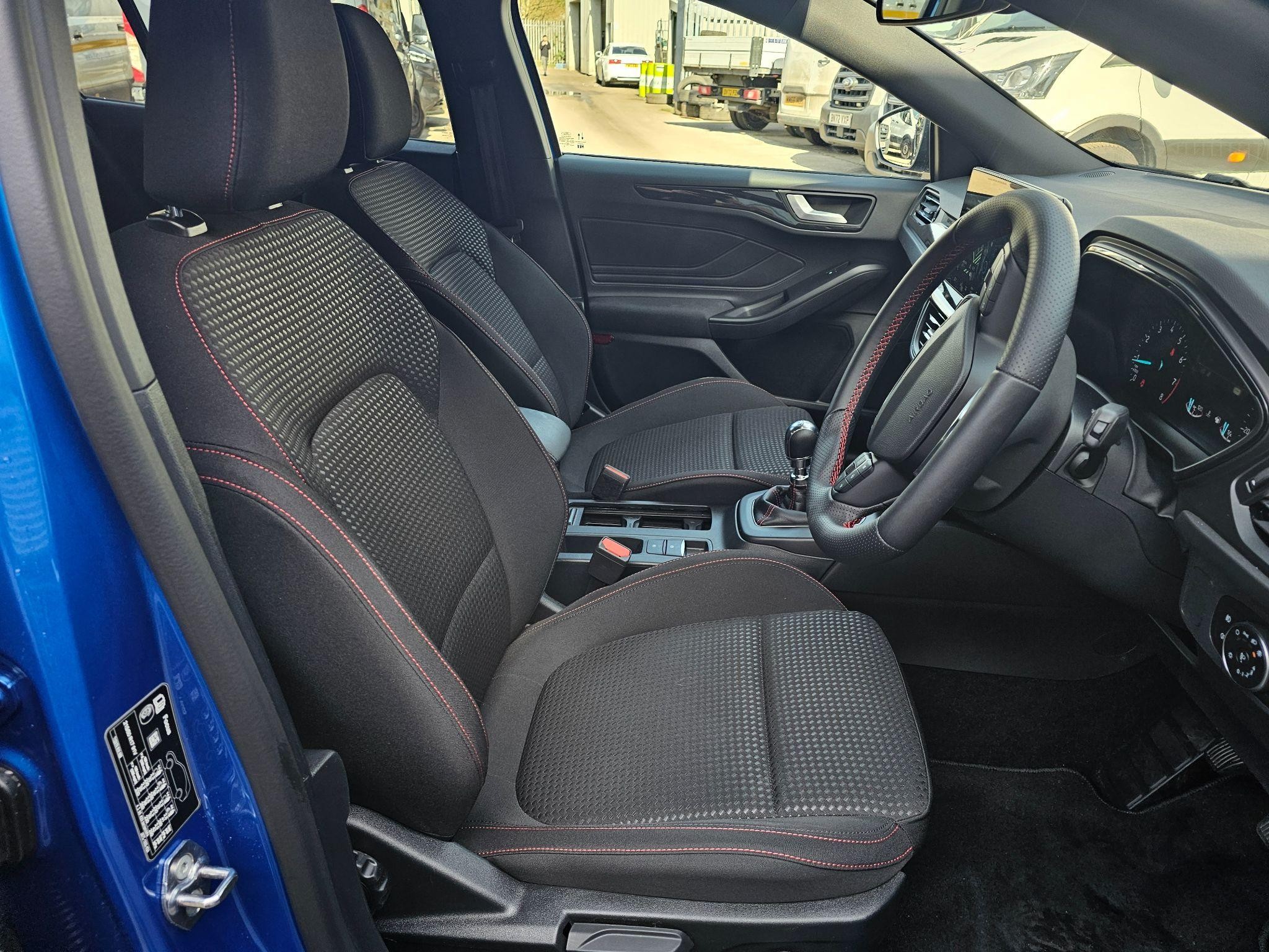 Ford Focus Image 12