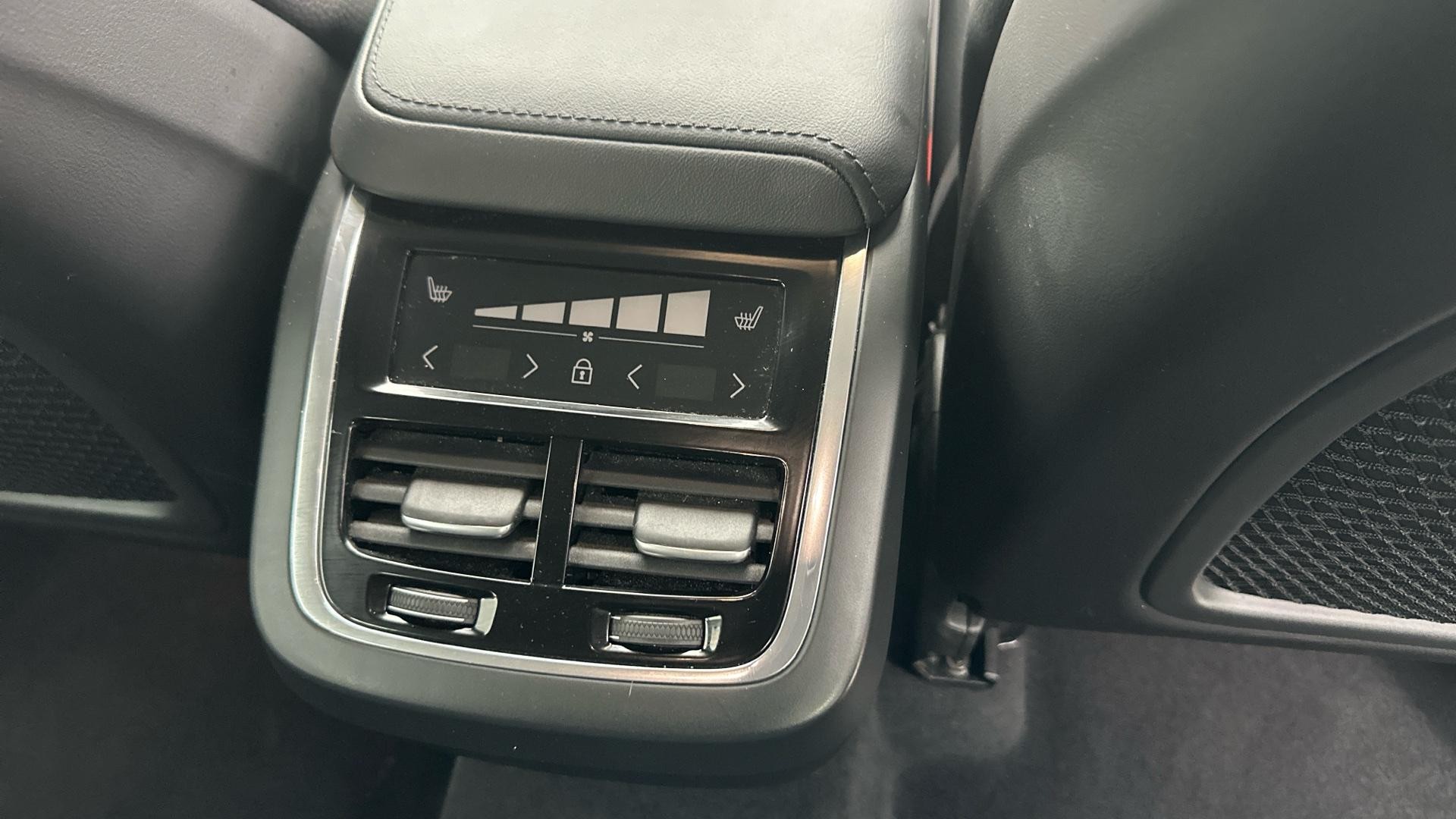 Volvo XC60 Image 25