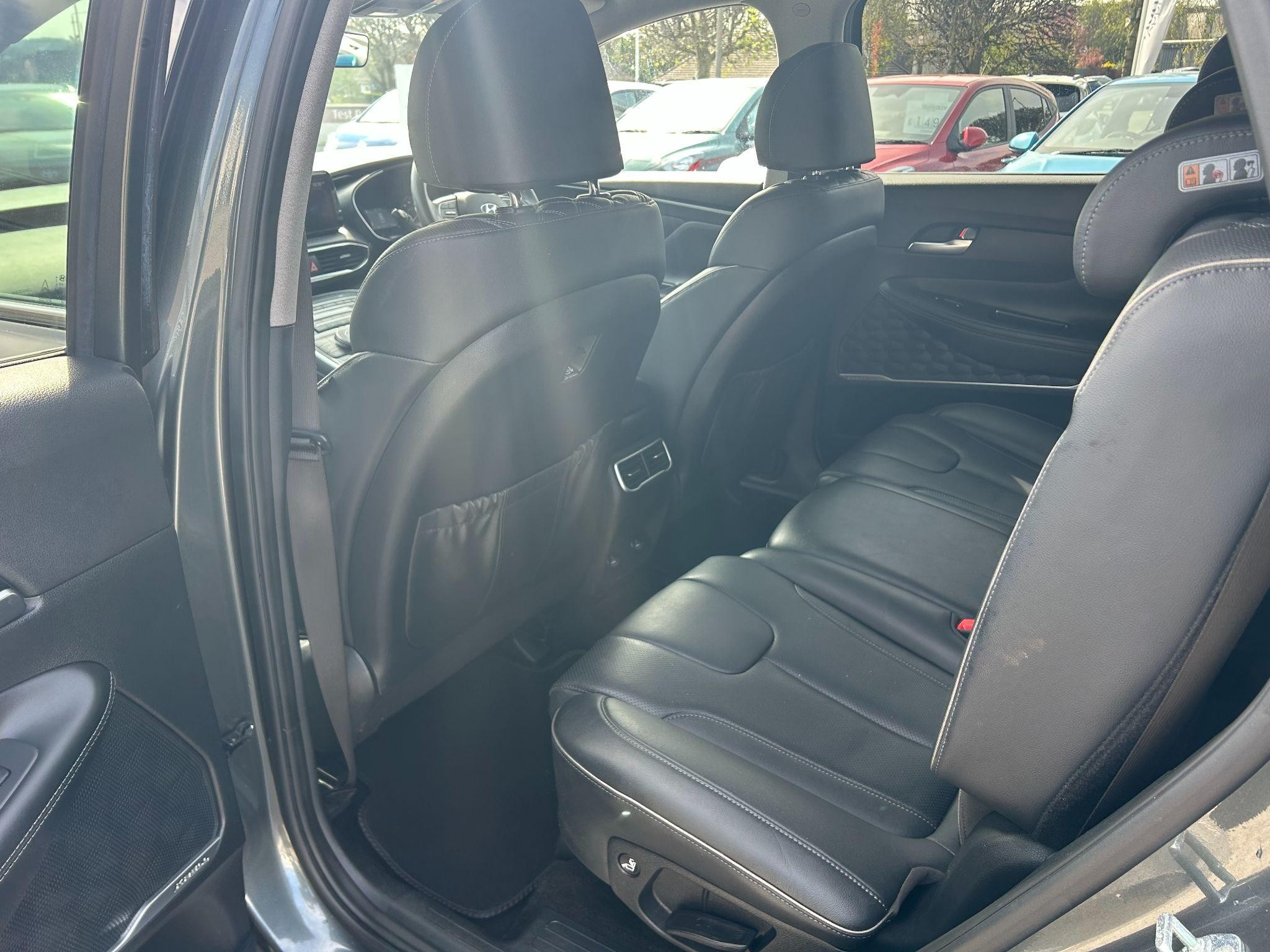 Hyundai SANTA FE Image 12