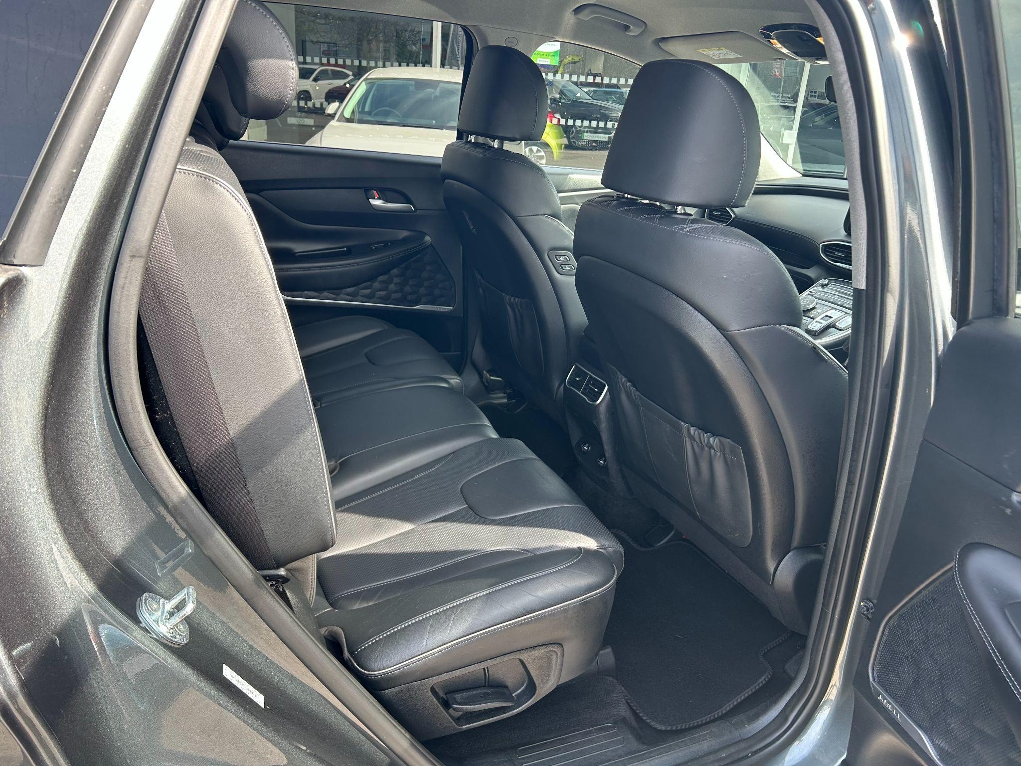 Hyundai SANTA FE Image 13