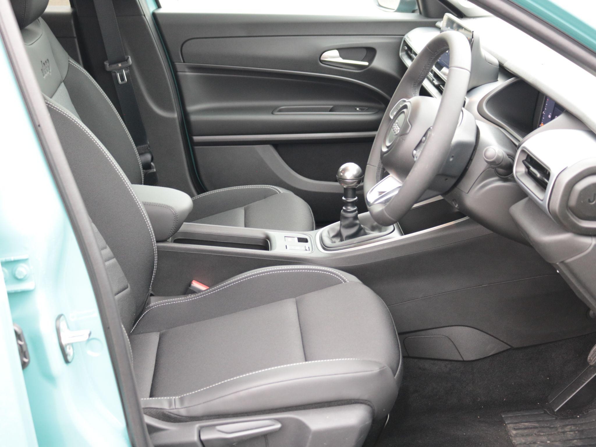 Jeep Avenger Image 12