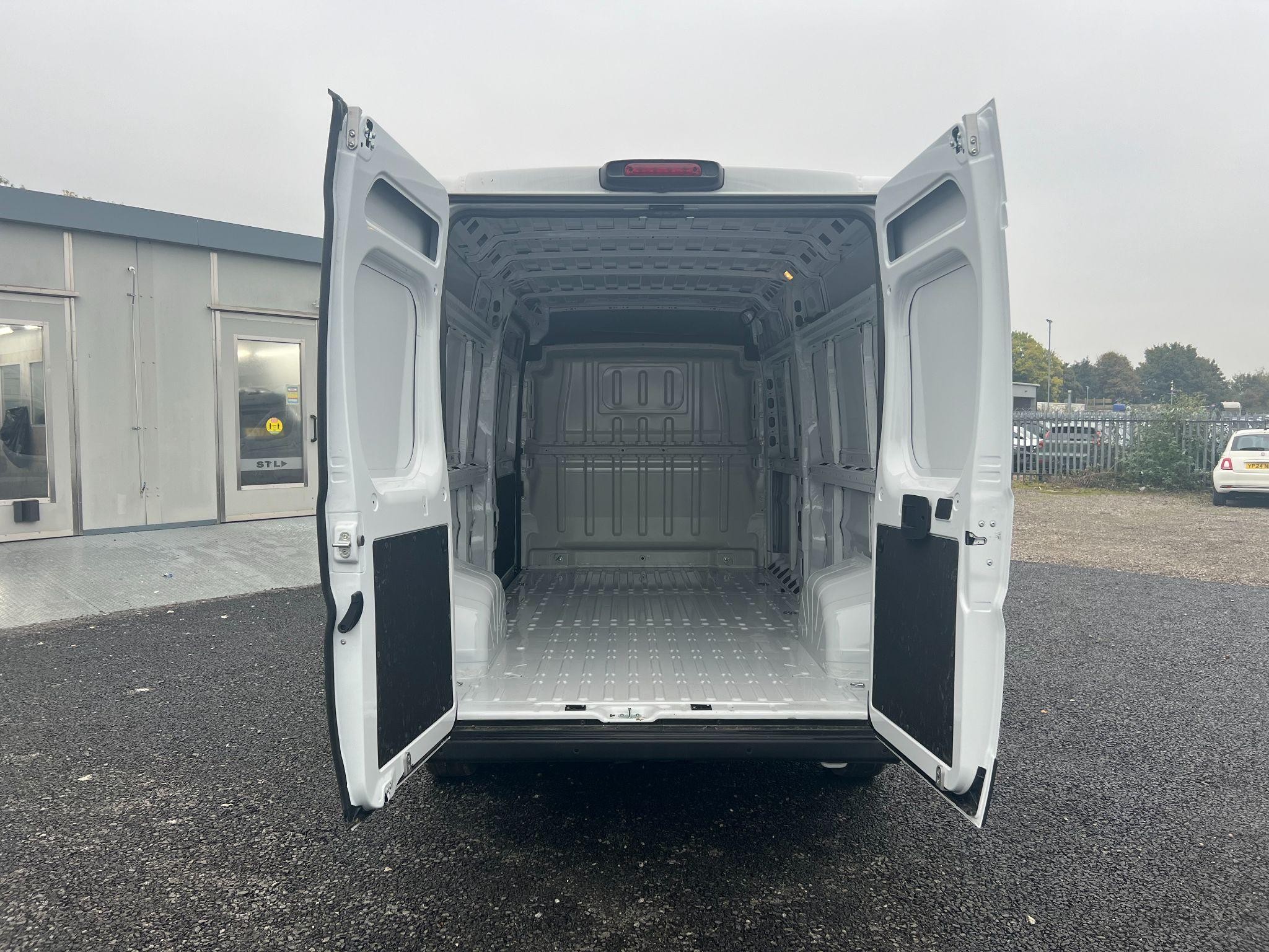 Fiat Ducato Panel Van Image 10
