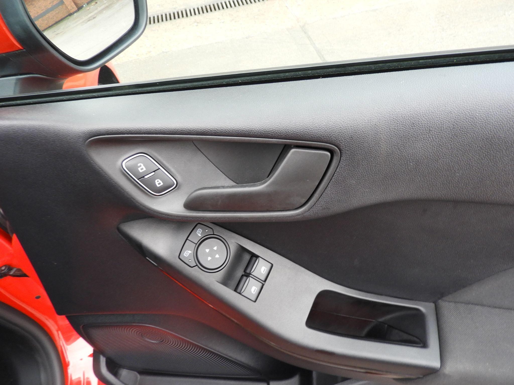 Ford Fiesta Image 16