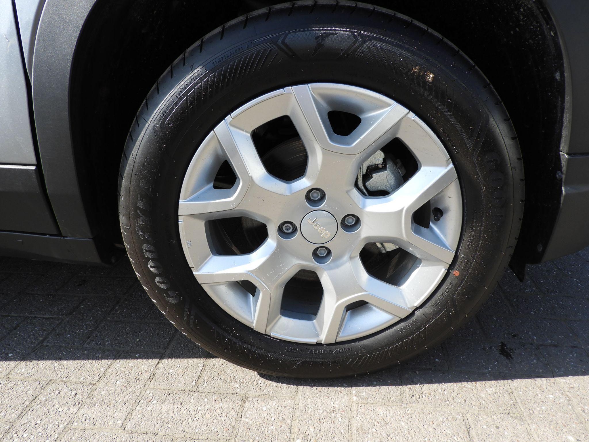 Jeep Avenger Image 11