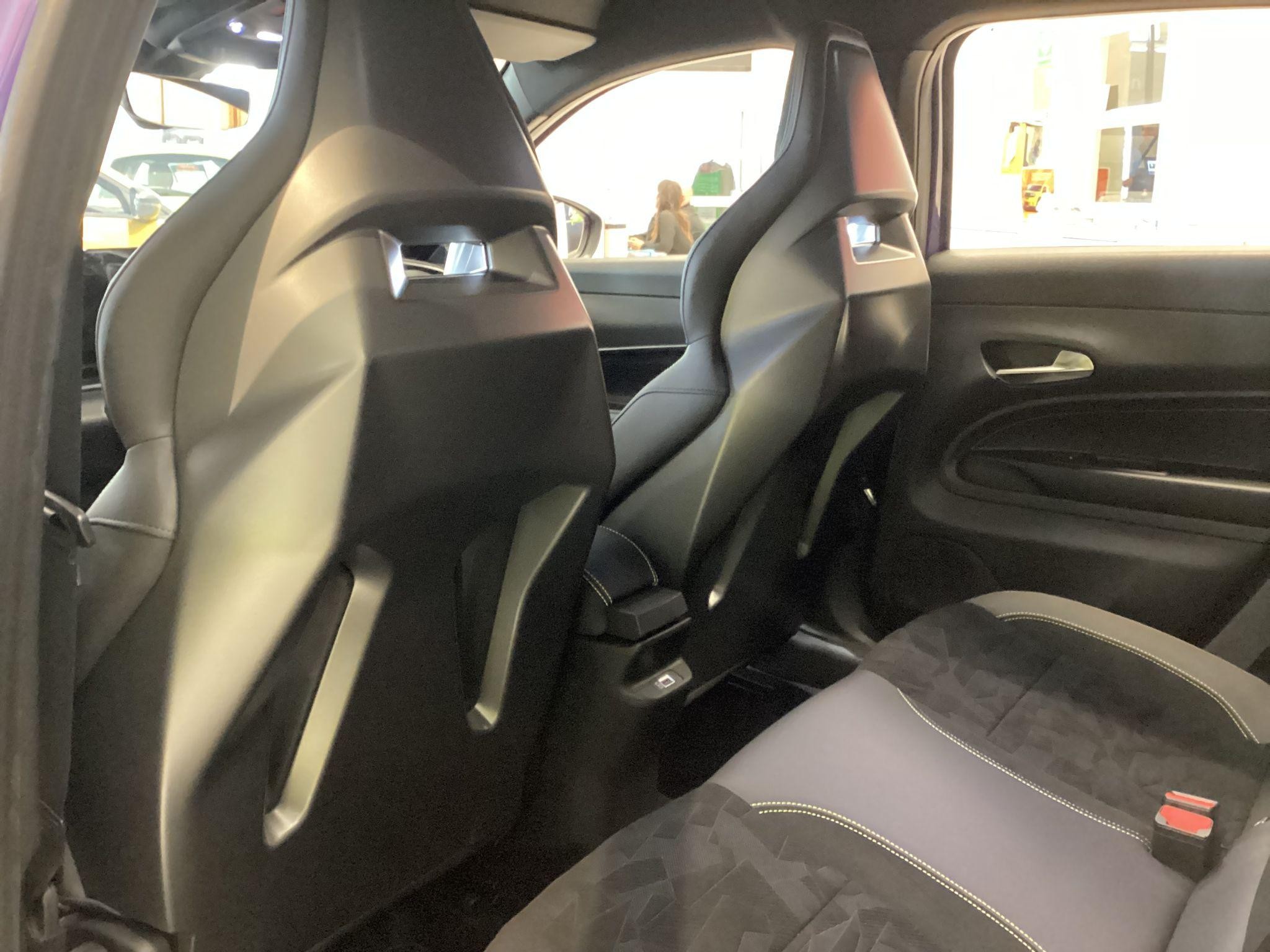 Abarth 600e Image 18
