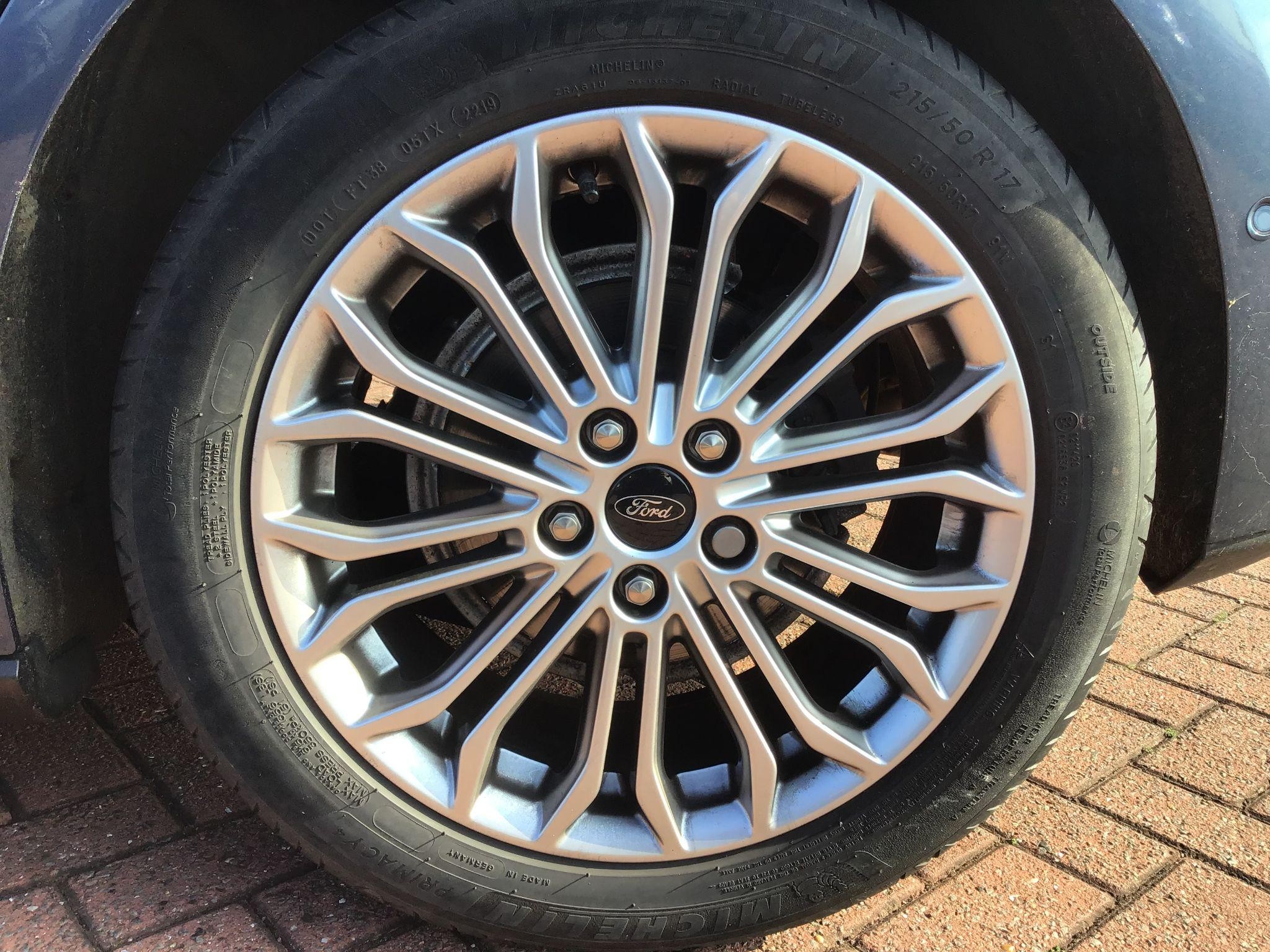 Ford Focus Image 9