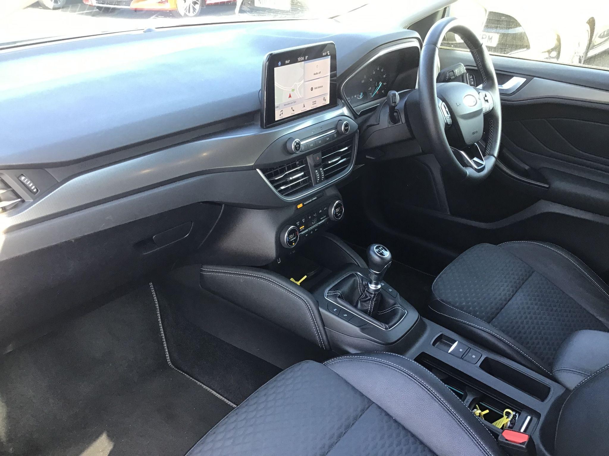 Ford Focus Image 11