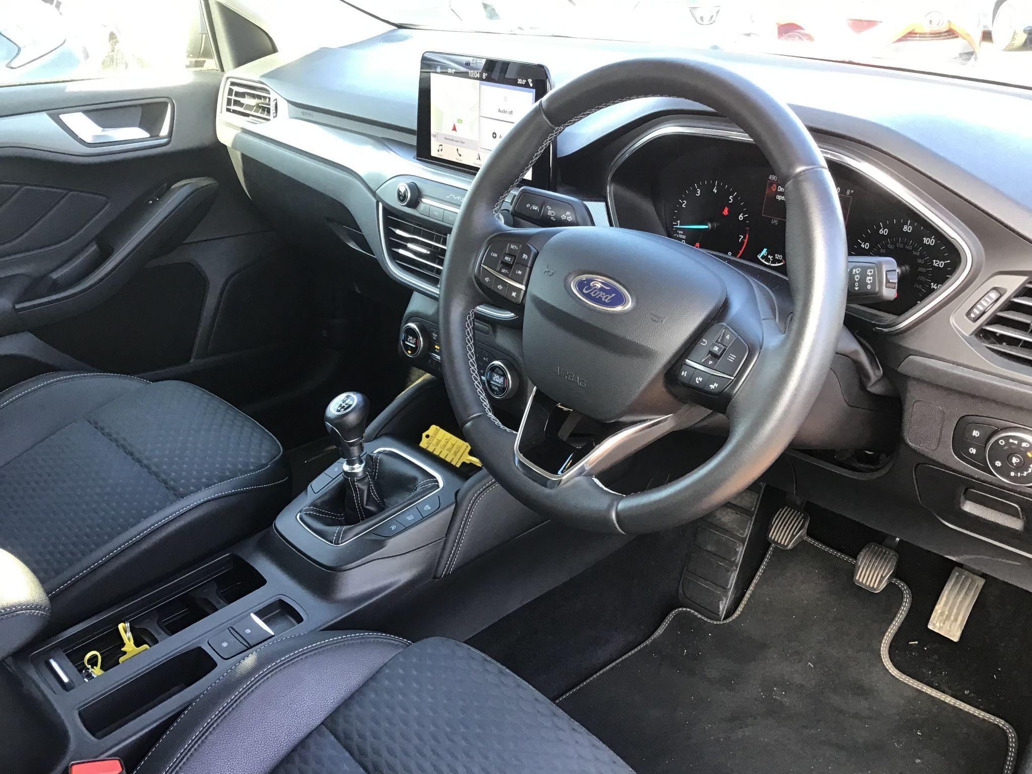 Ford Focus Image 13