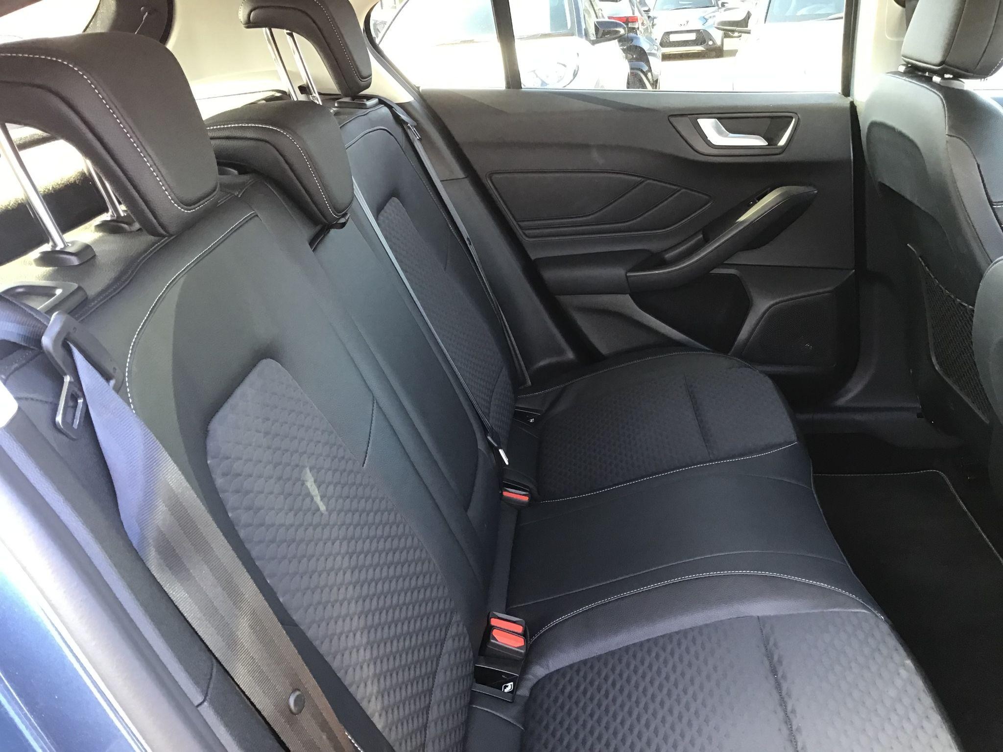 Ford Focus Image 18