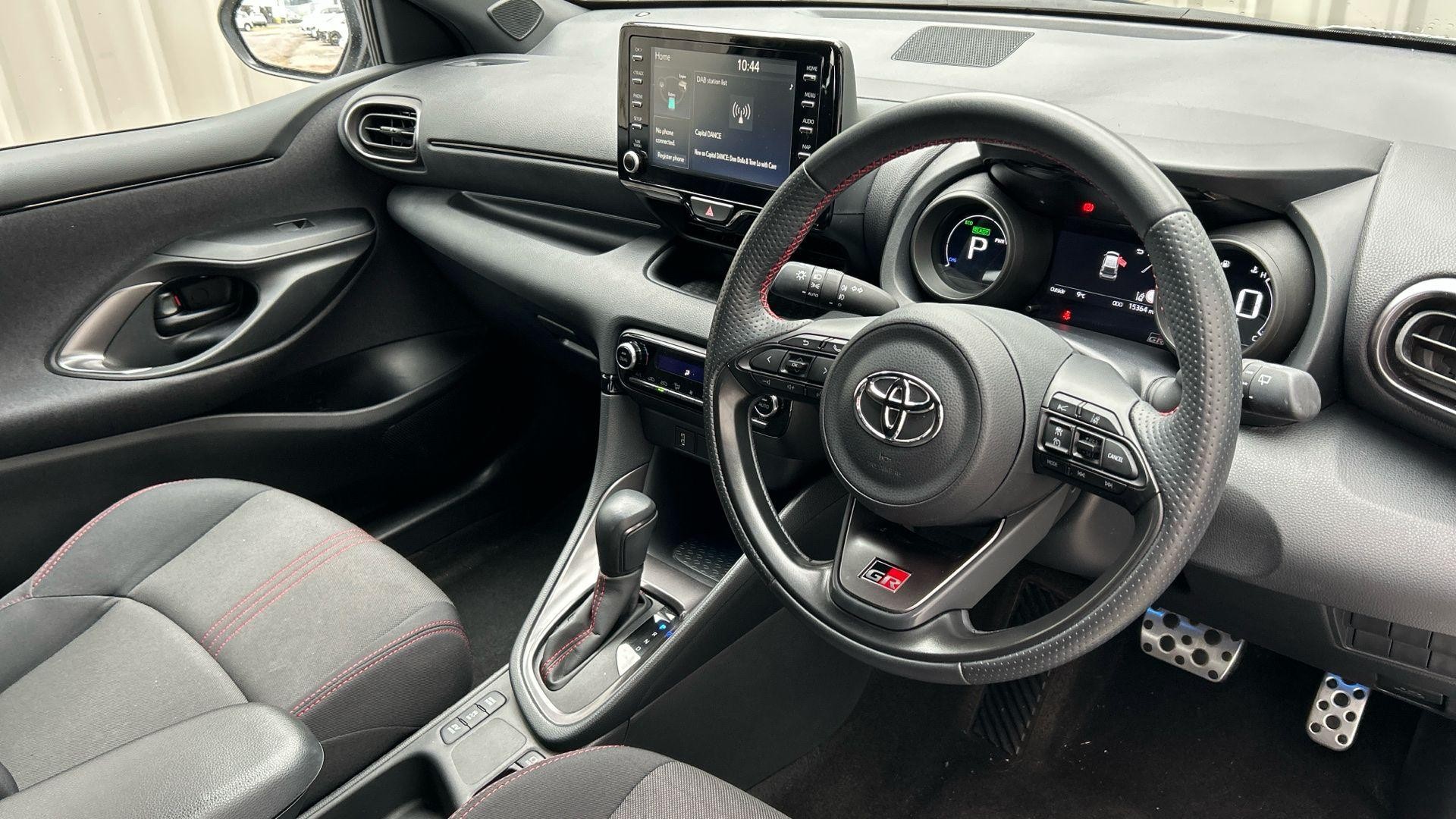 Toyota Yaris Image 12