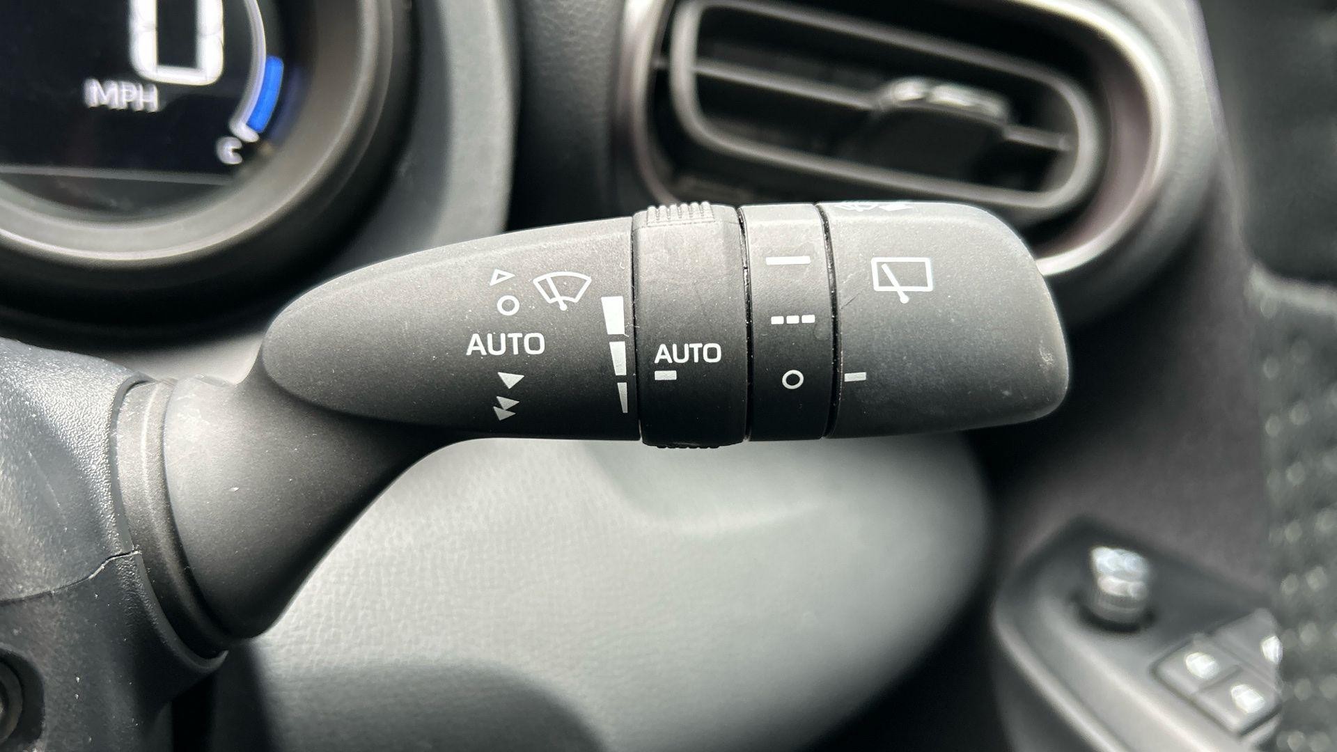 Toyota Yaris Image 38