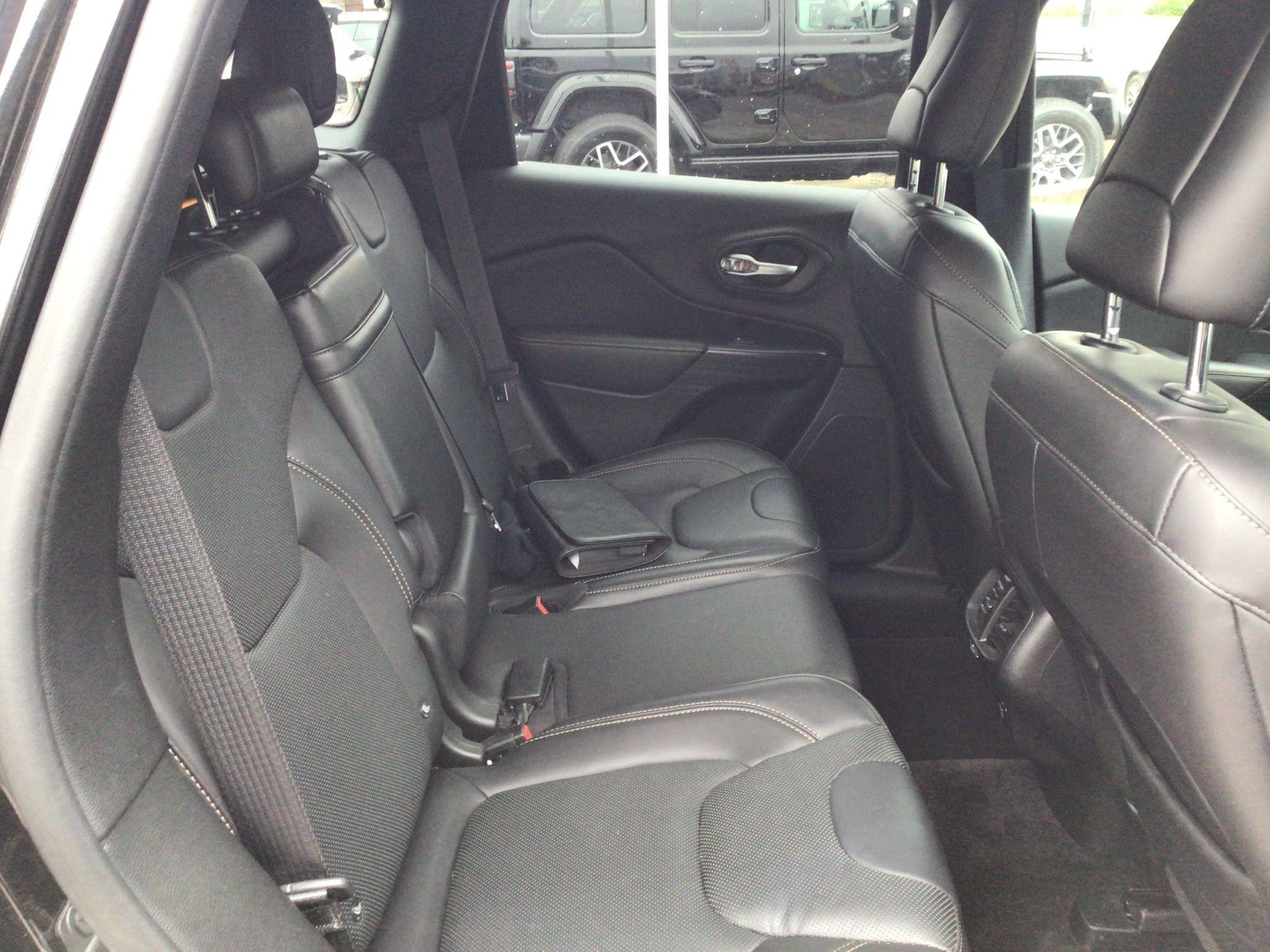Jeep Cherokee Image 11