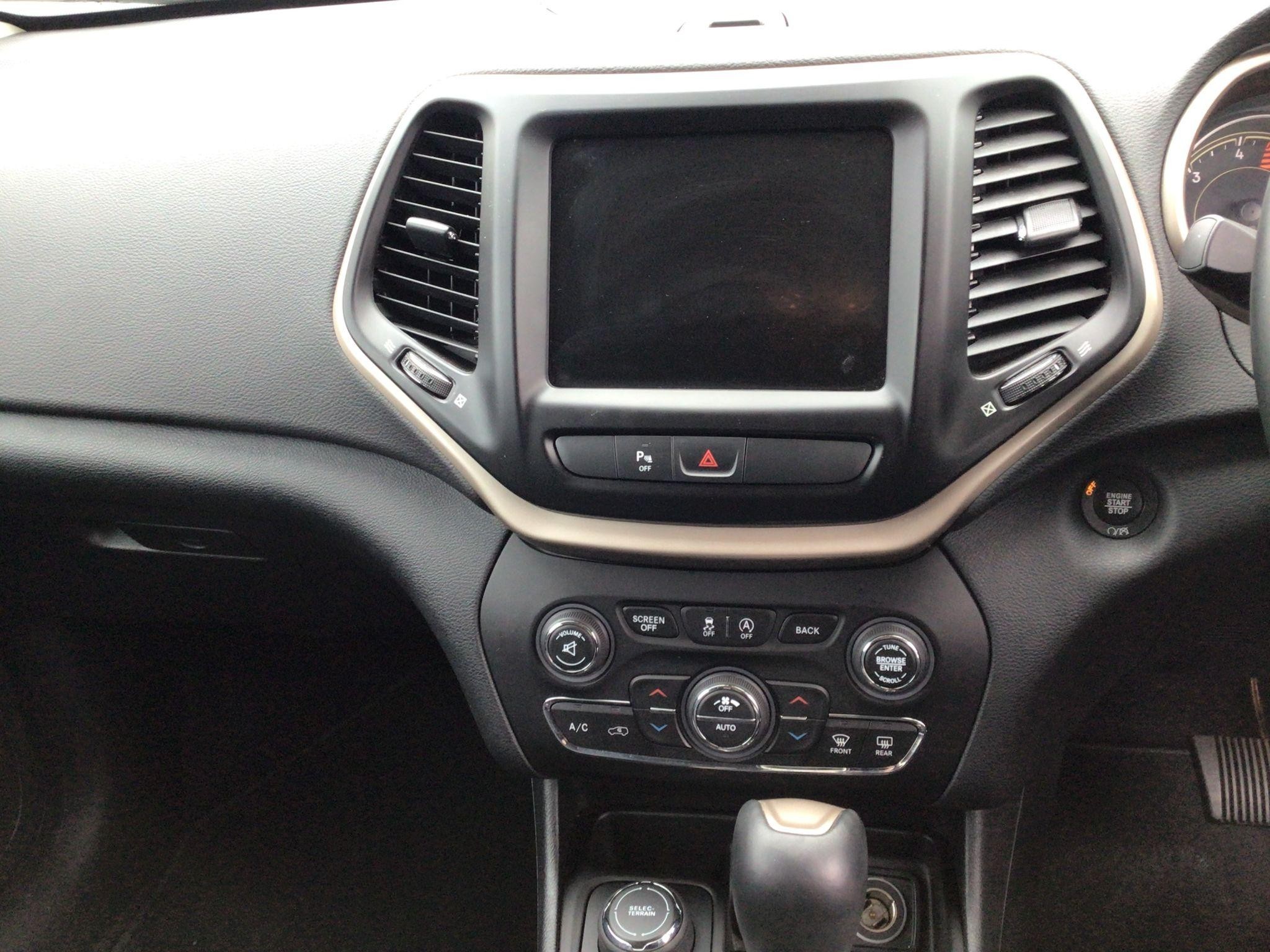 Jeep Cherokee Image 16