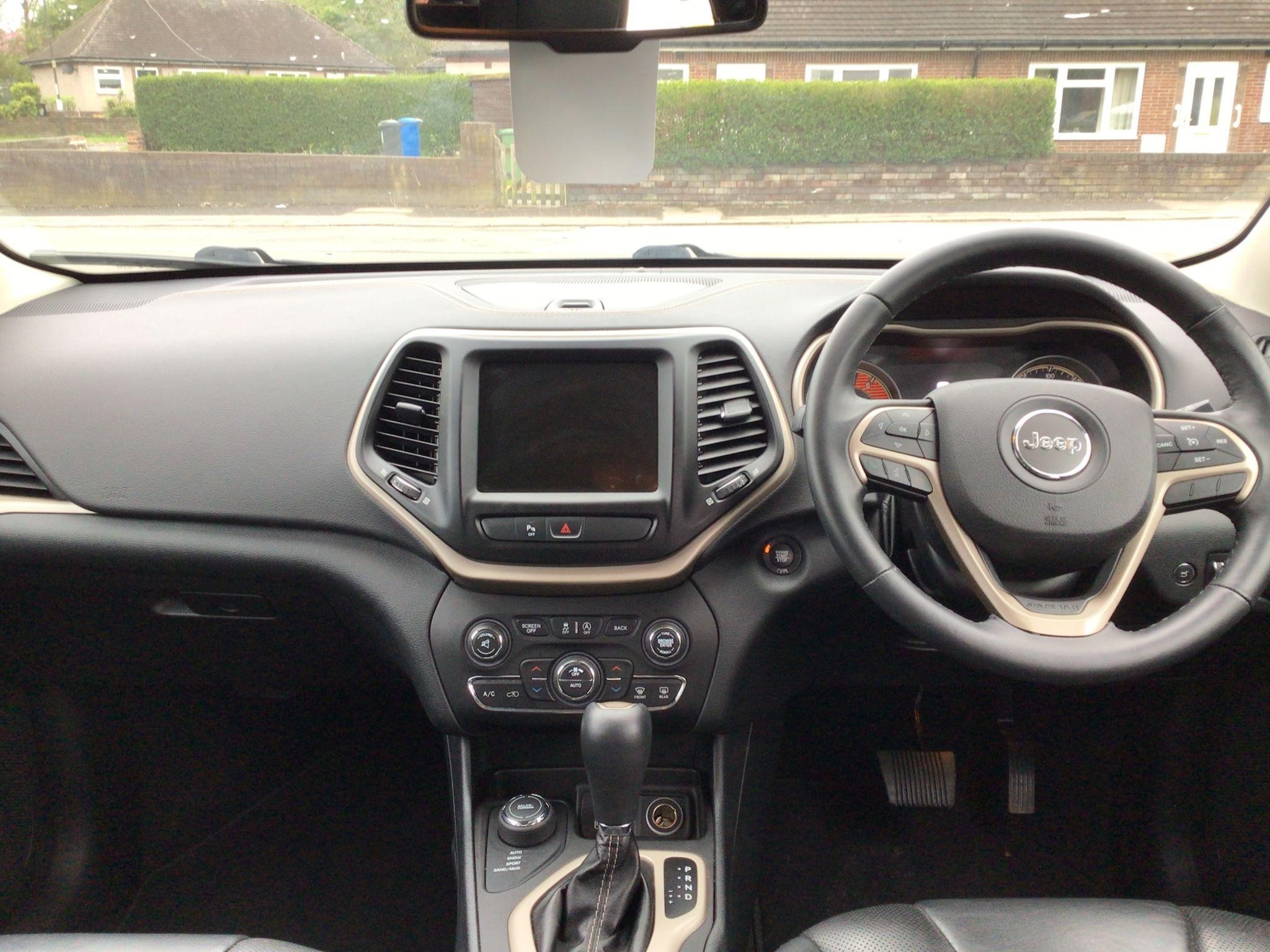 Jeep Cherokee Image 17