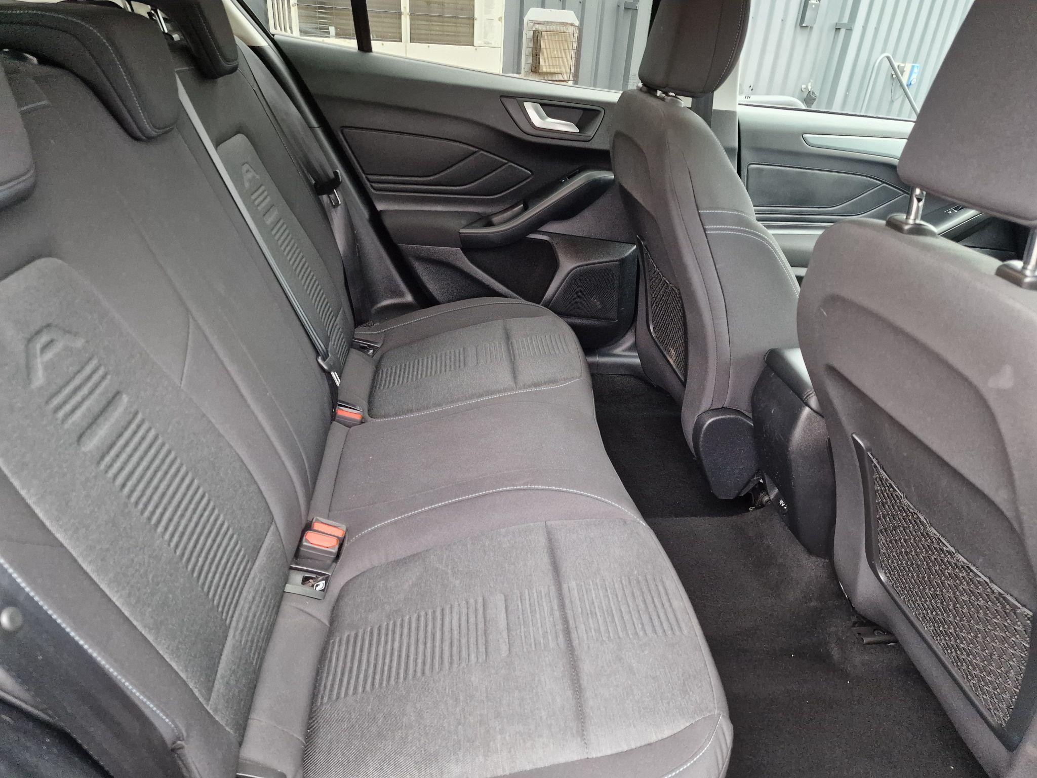 Ford Focus Image 15