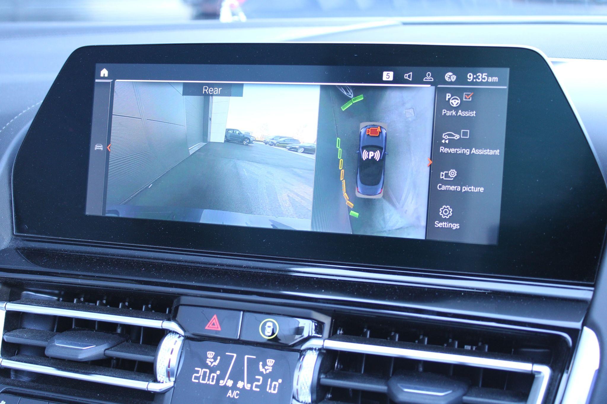 BMW 8 Series Convertible Image 14