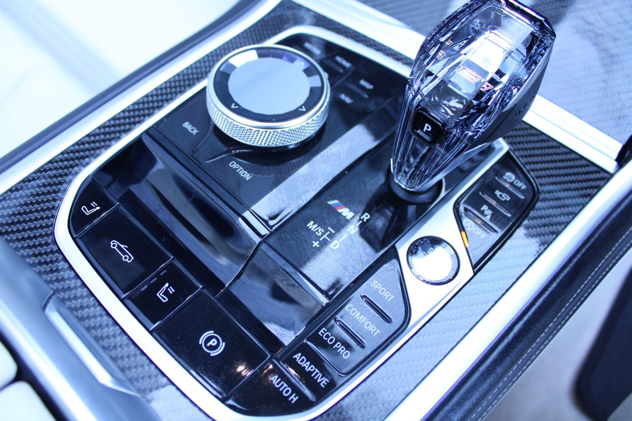 BMW 8 Series Convertible Image 39