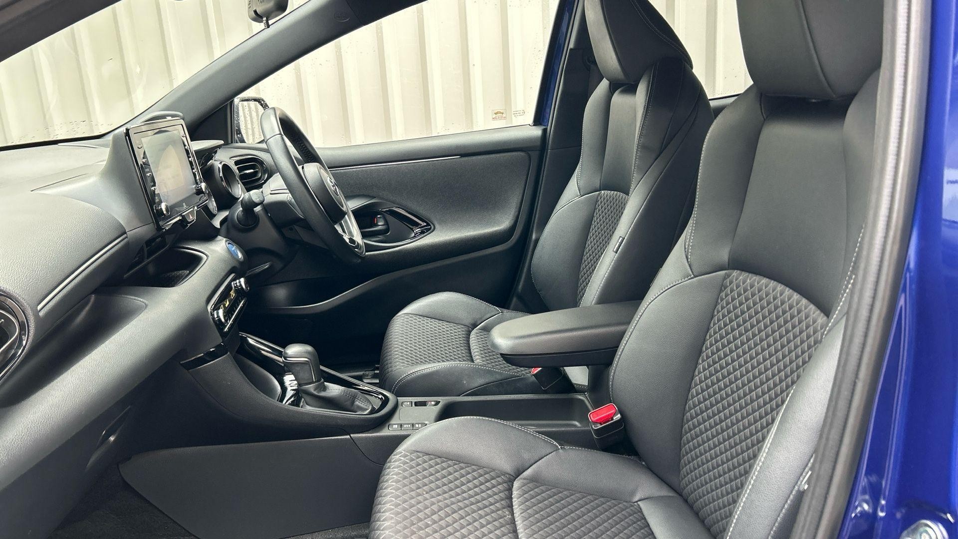 Toyota Yaris Image 16