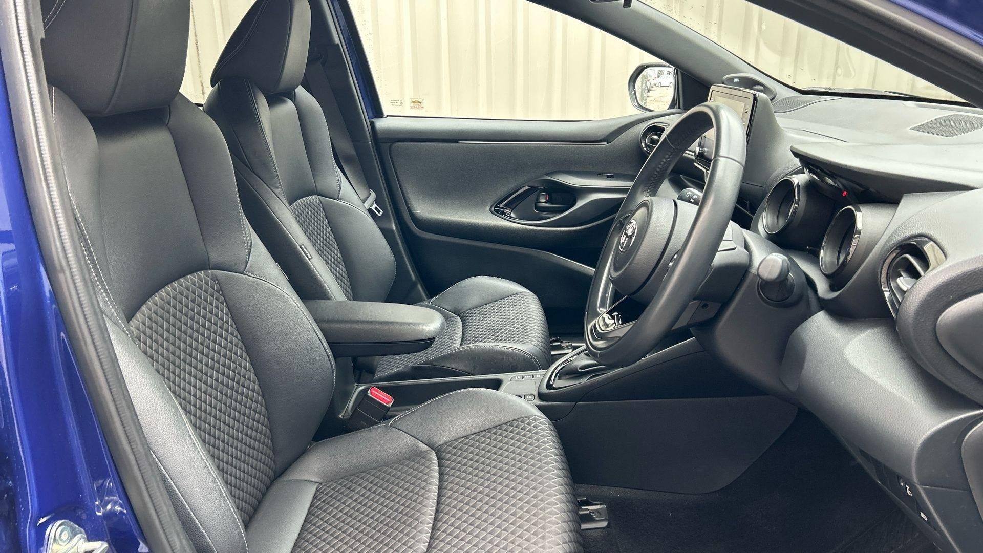 Toyota Yaris Image 17