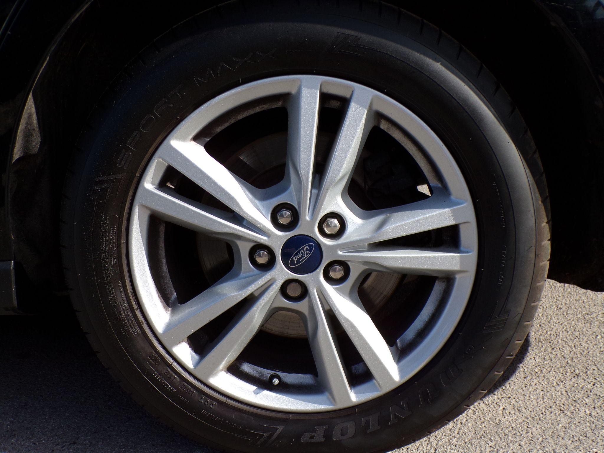 Ford Galaxy Image 9