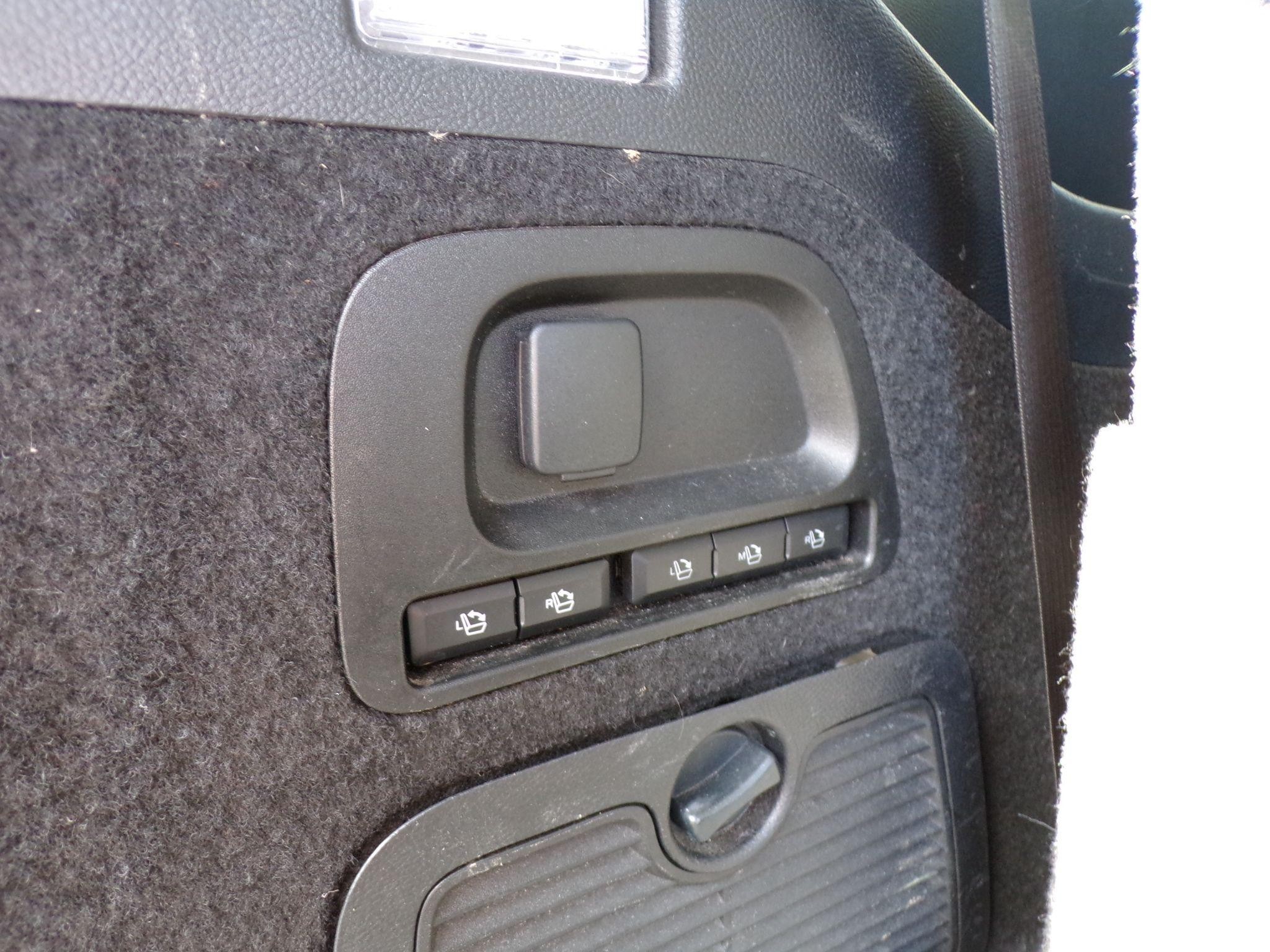 Ford Galaxy Image 12