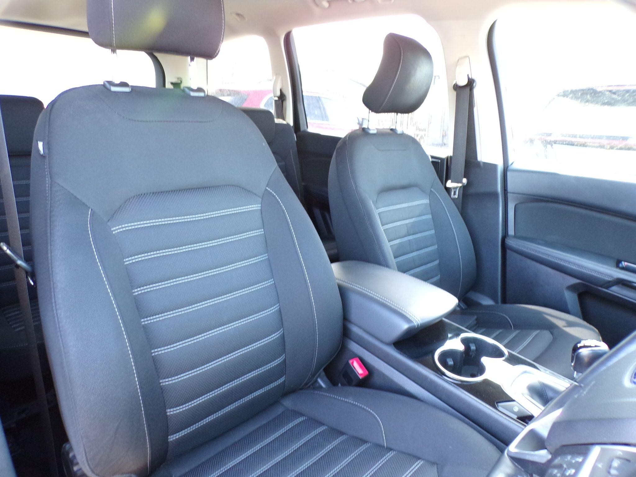 Ford Galaxy Image 15