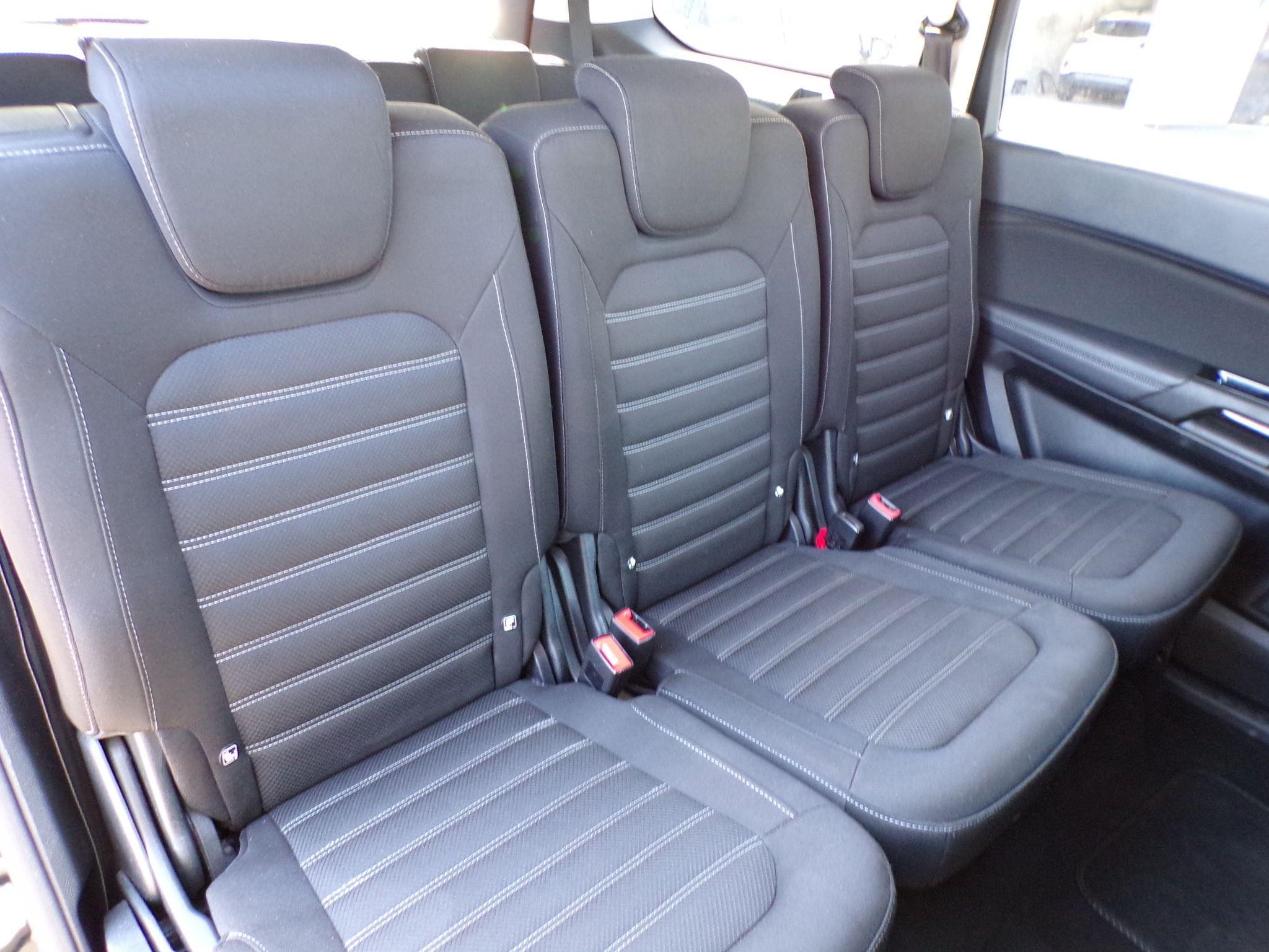 Ford Galaxy Image 17