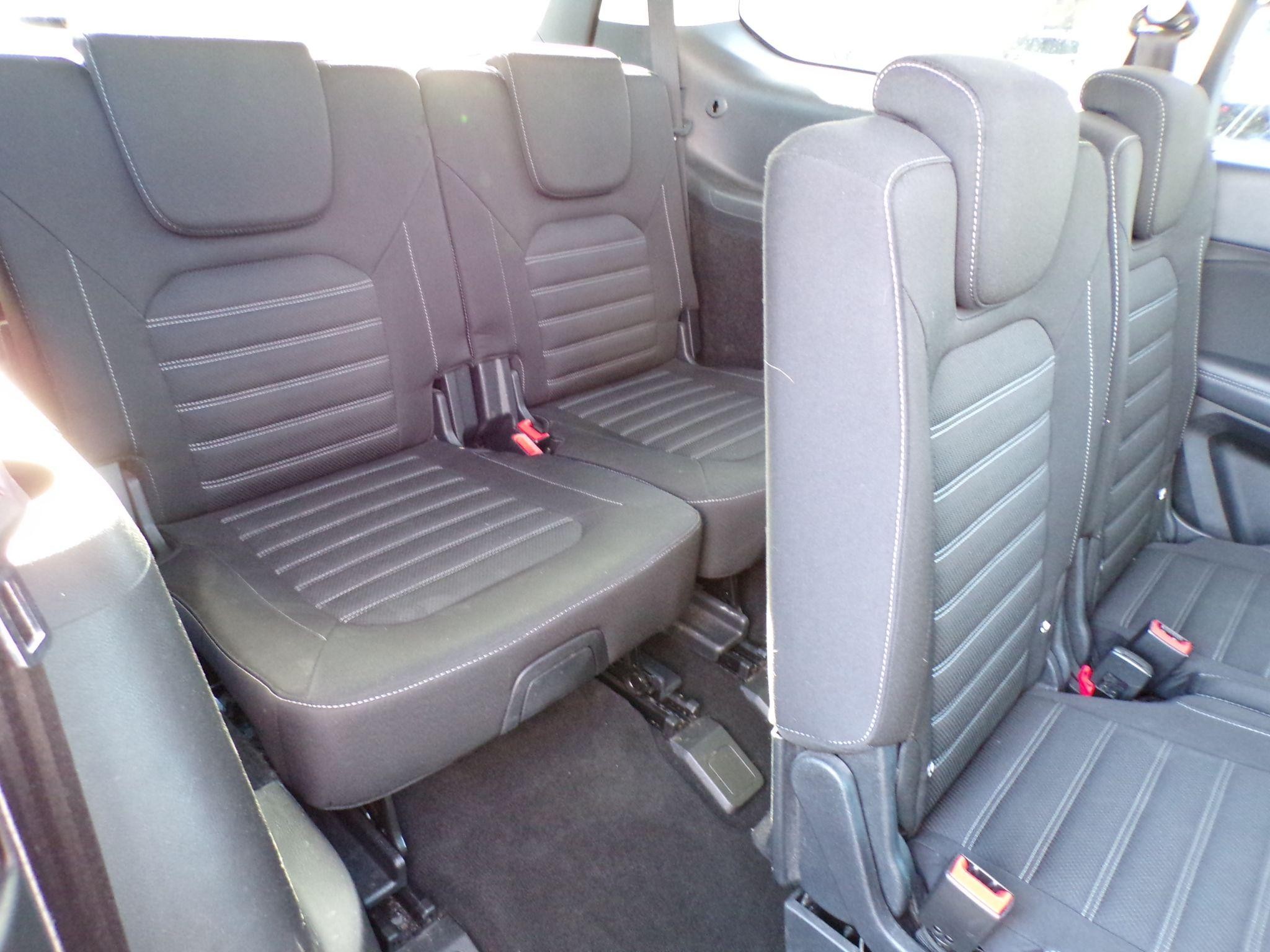 Ford Galaxy Image 18
