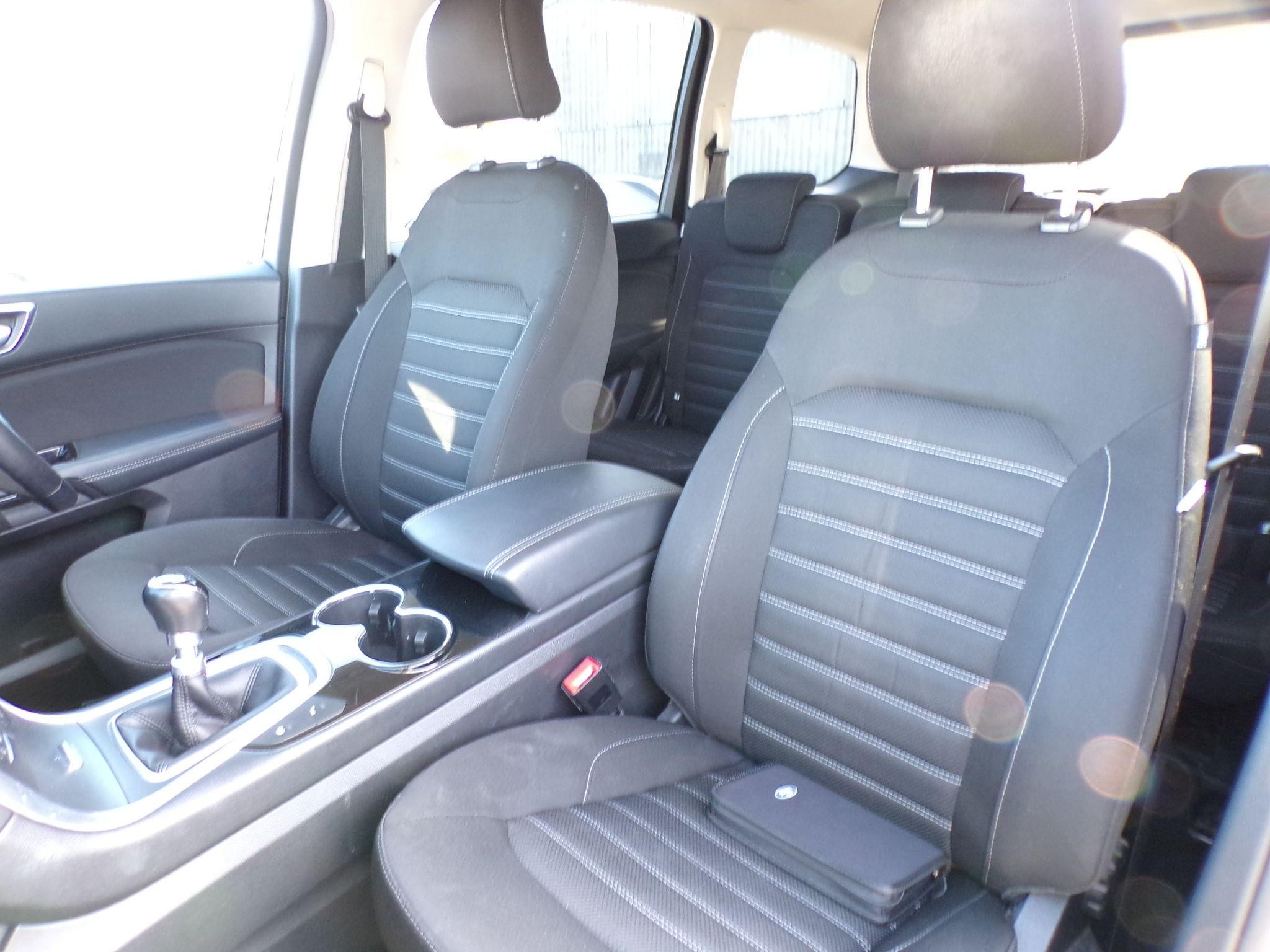 Ford Galaxy Image 19