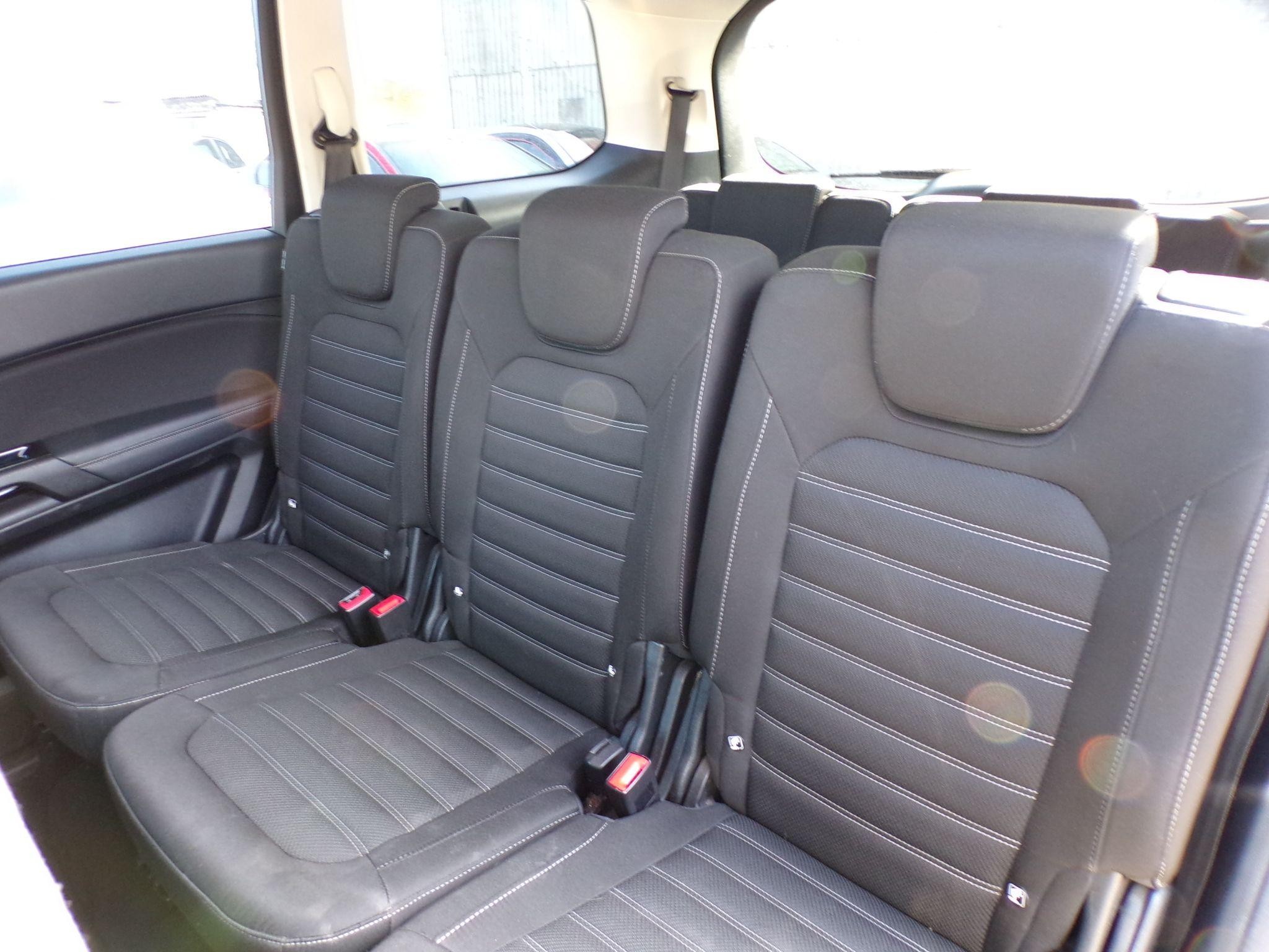 Ford Galaxy Image 21