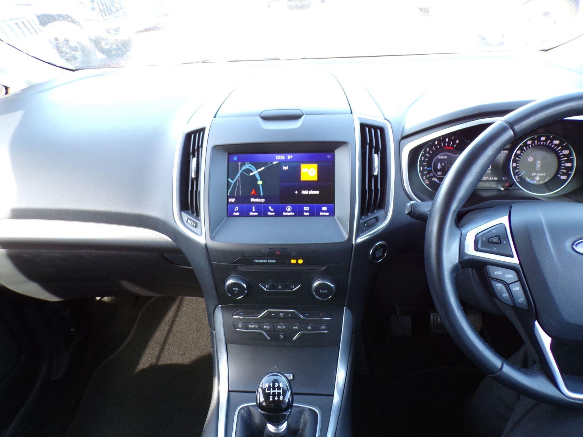 Ford Galaxy Image 25