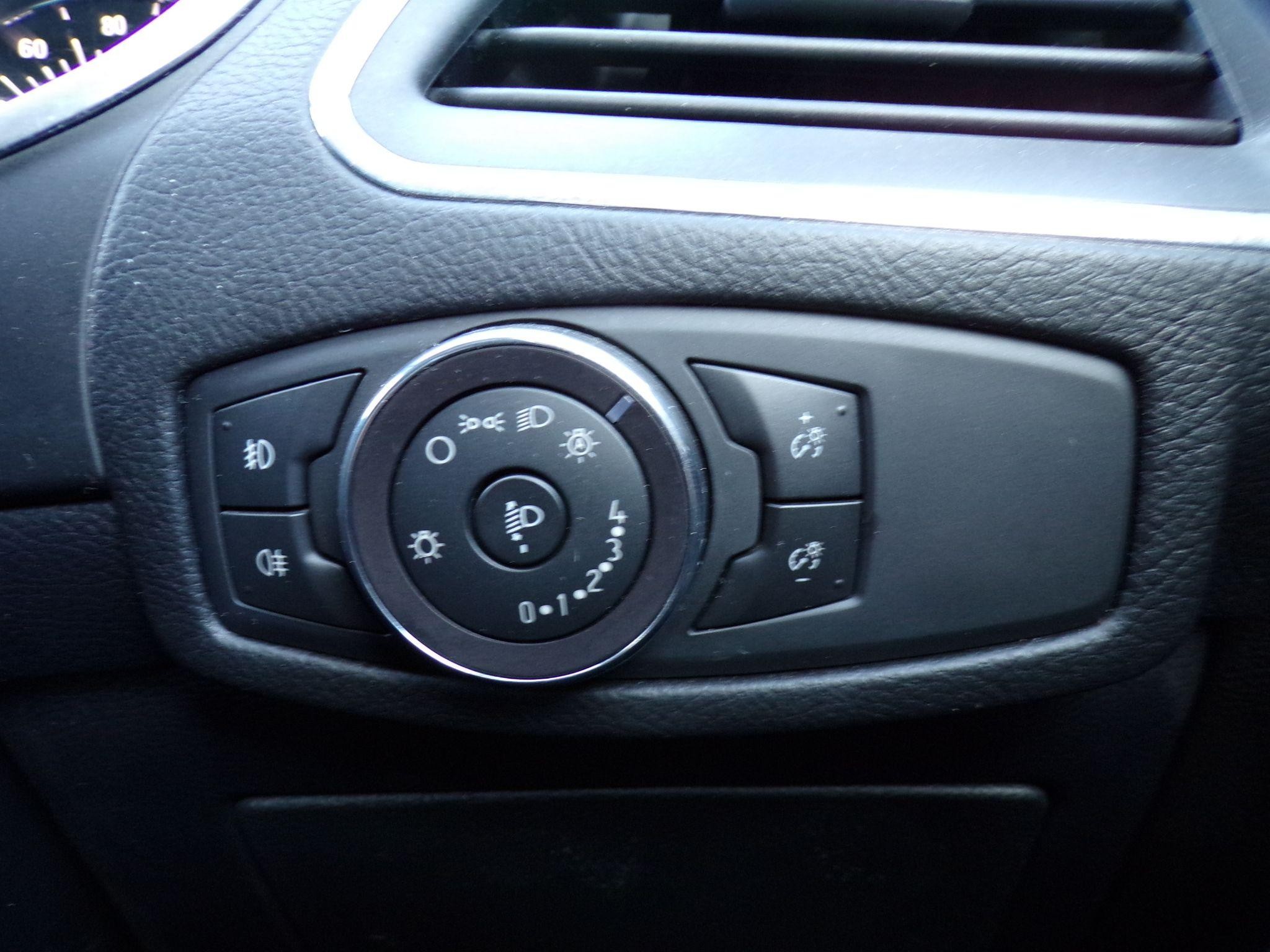 Ford Galaxy Image 26