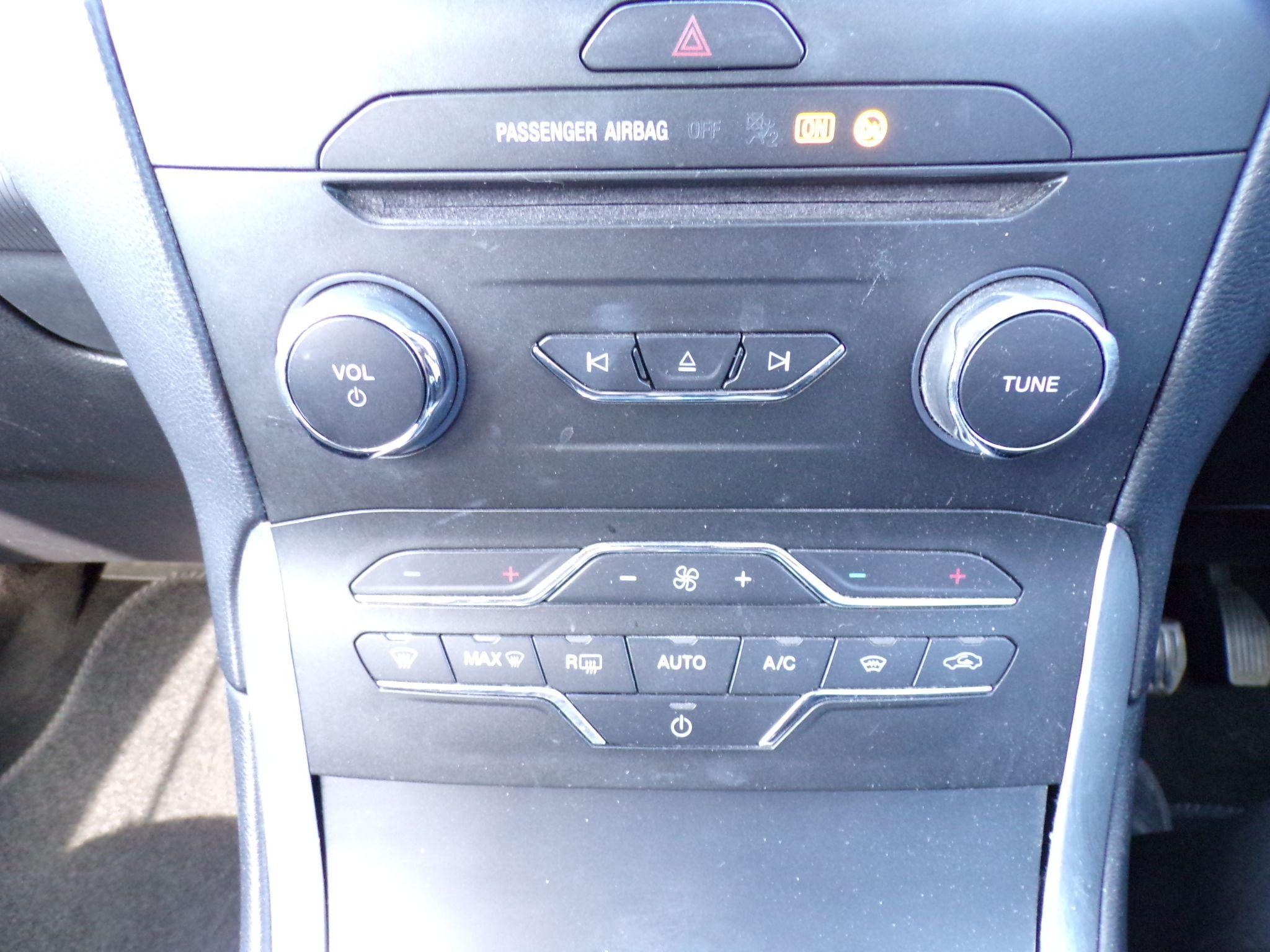 Ford Galaxy Image 28