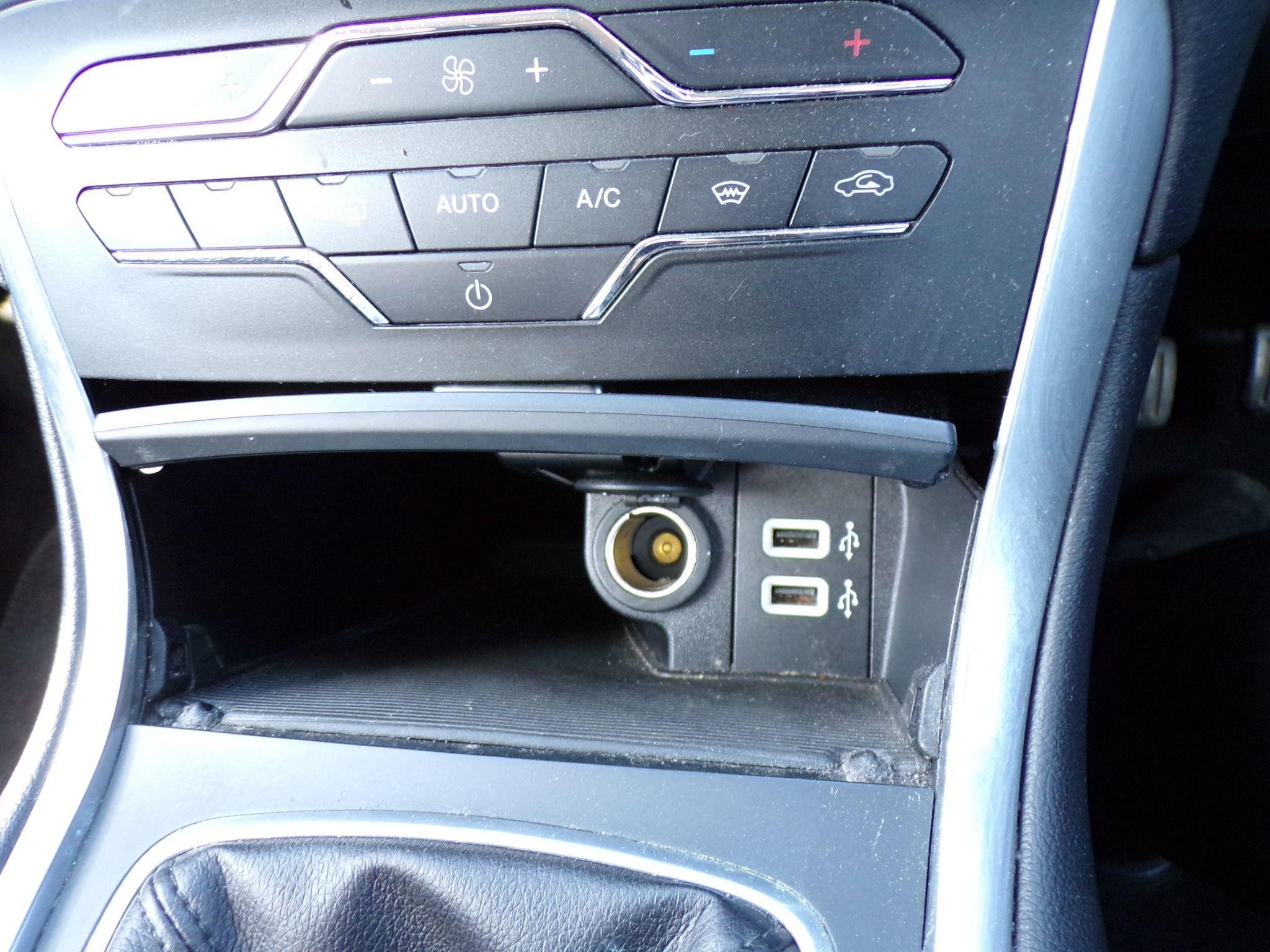 Ford Galaxy Image 29