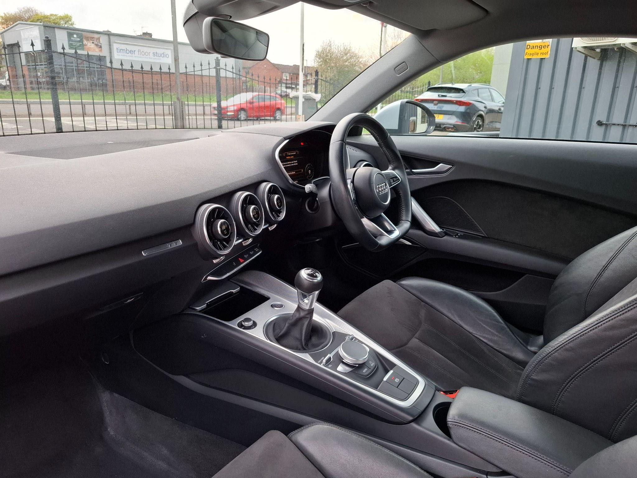 Audi TT Image 9