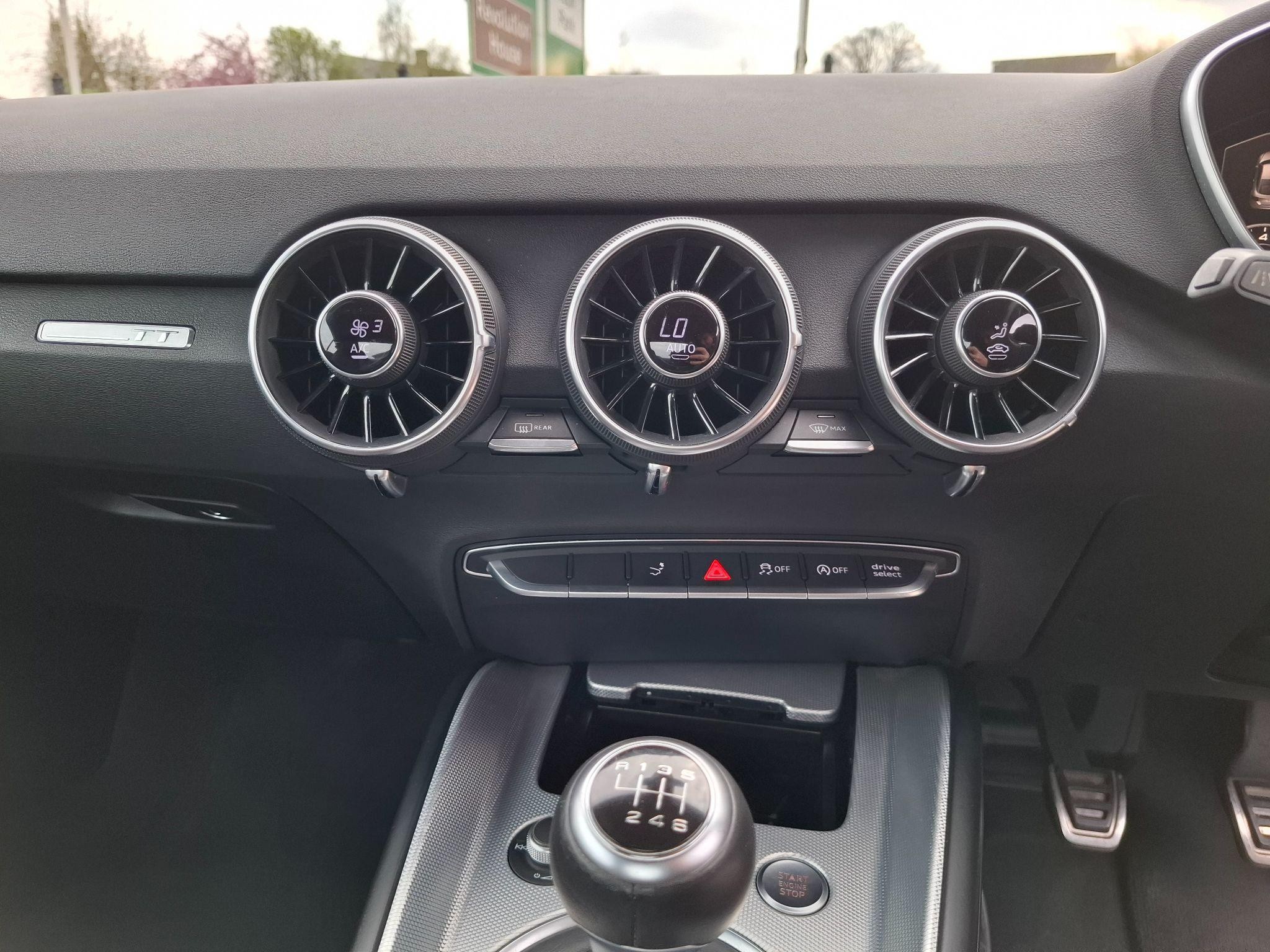 Audi TT Image 11