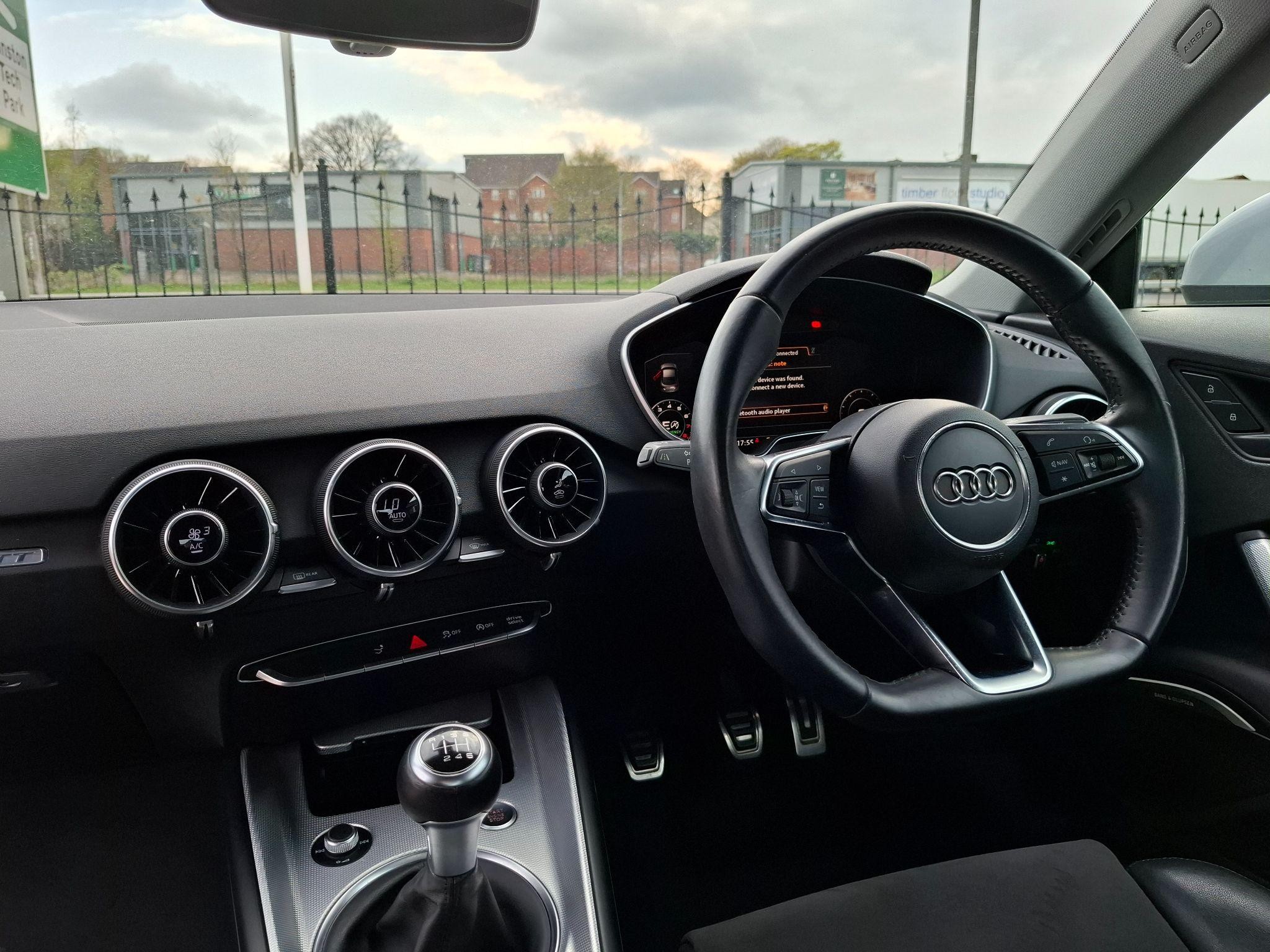 Audi TT Image 12