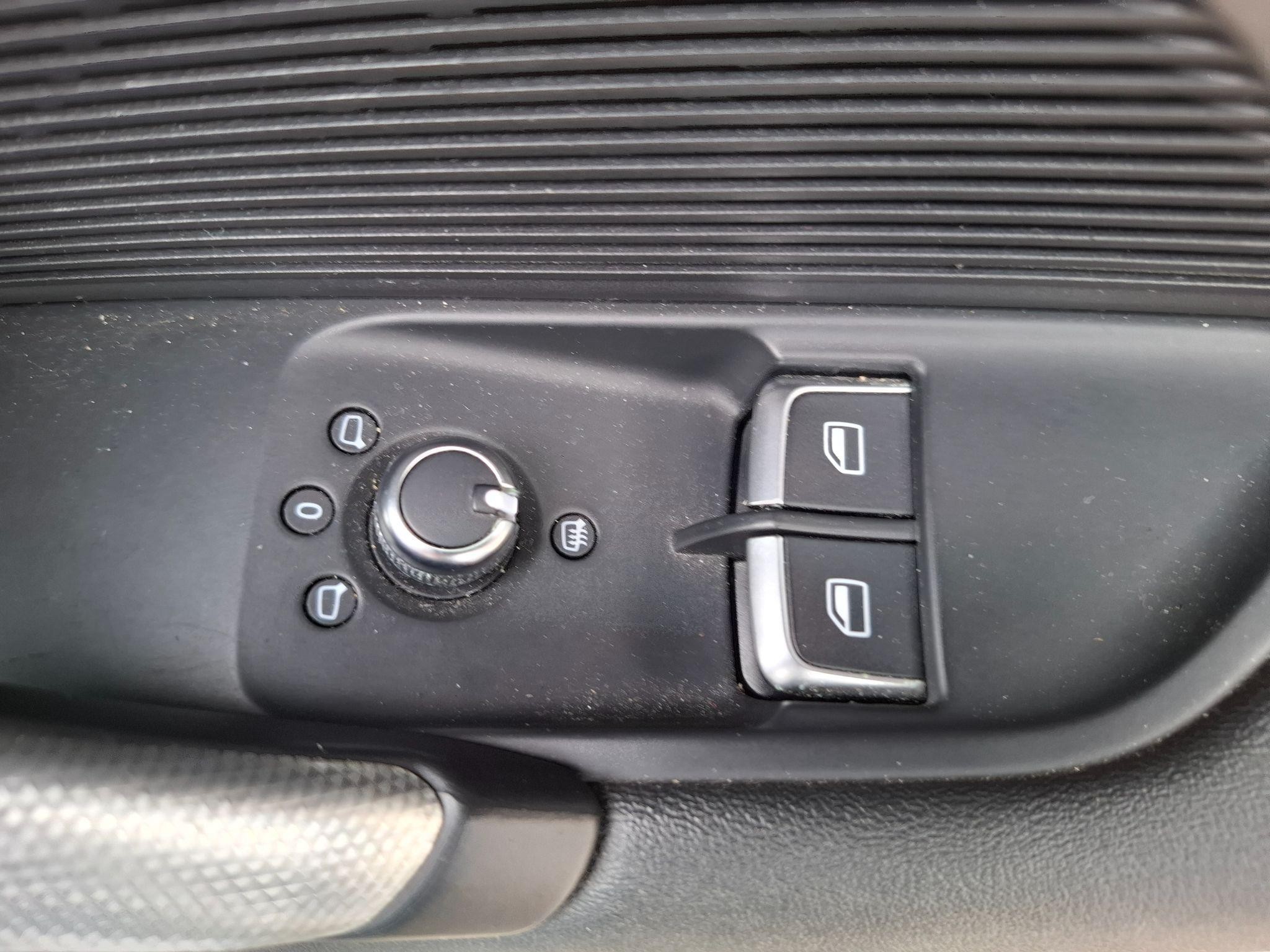 Audi TT Image 16