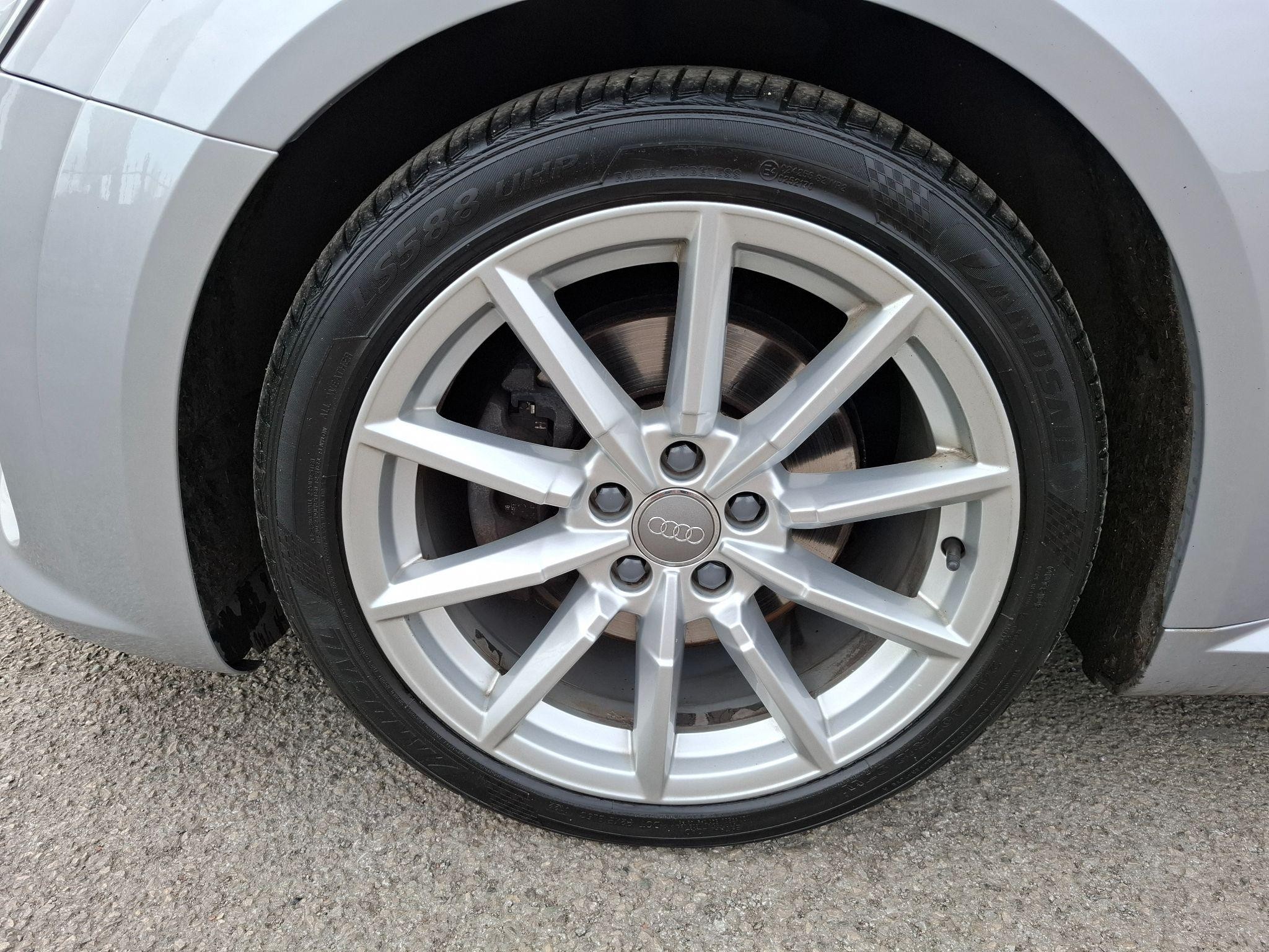 Audi TT Image 20
