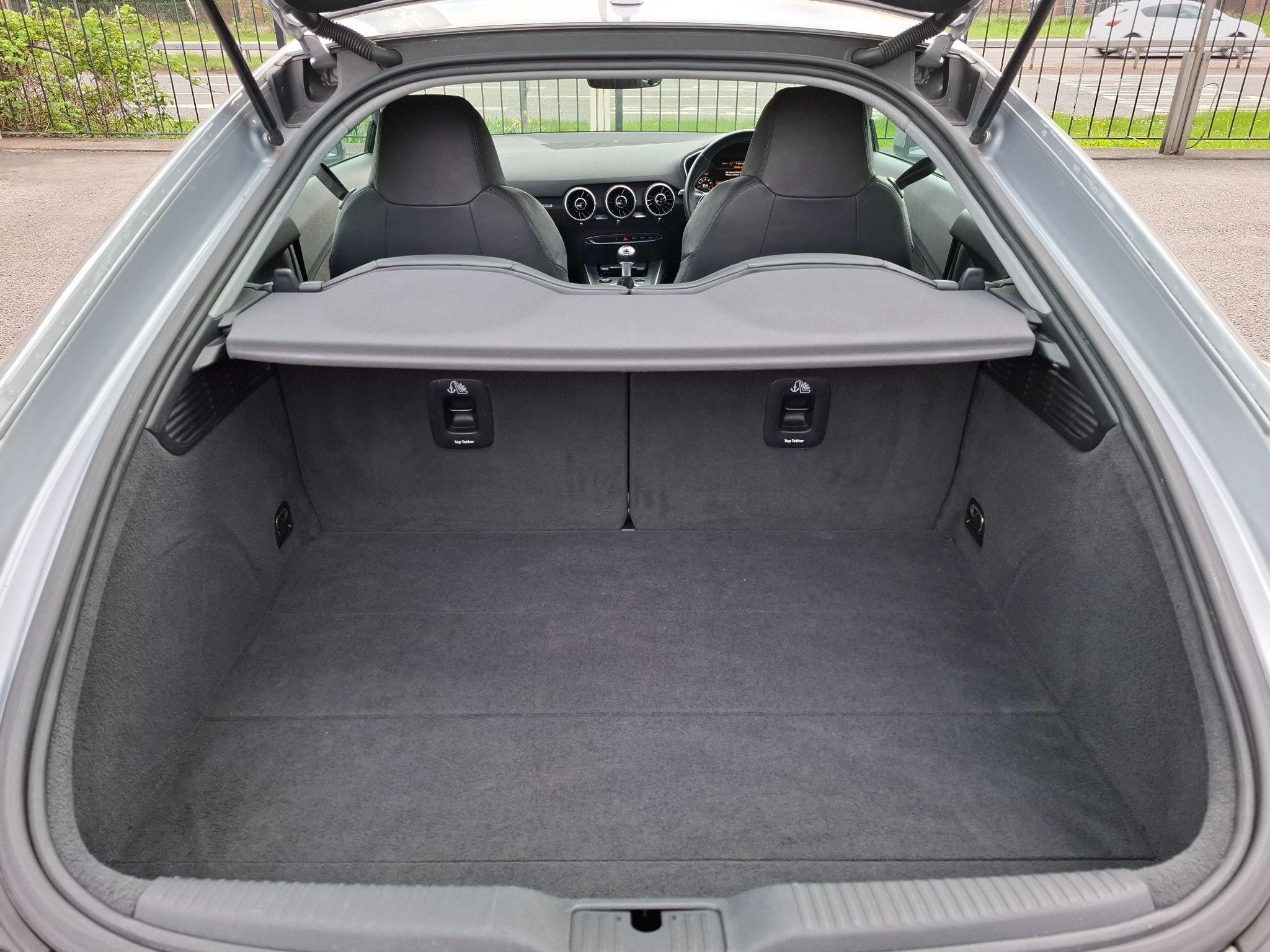 Audi TT Image 24