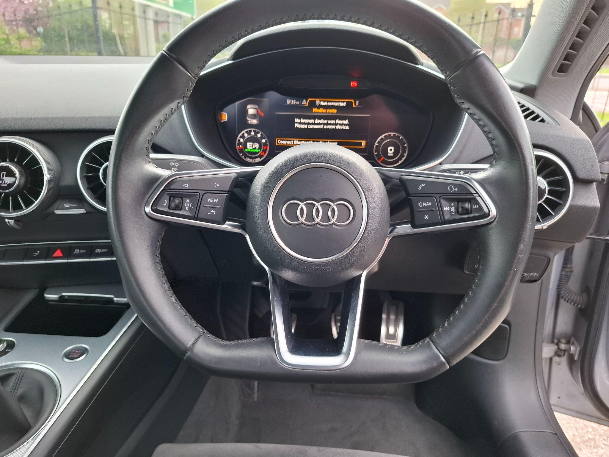 Audi TT Image 25