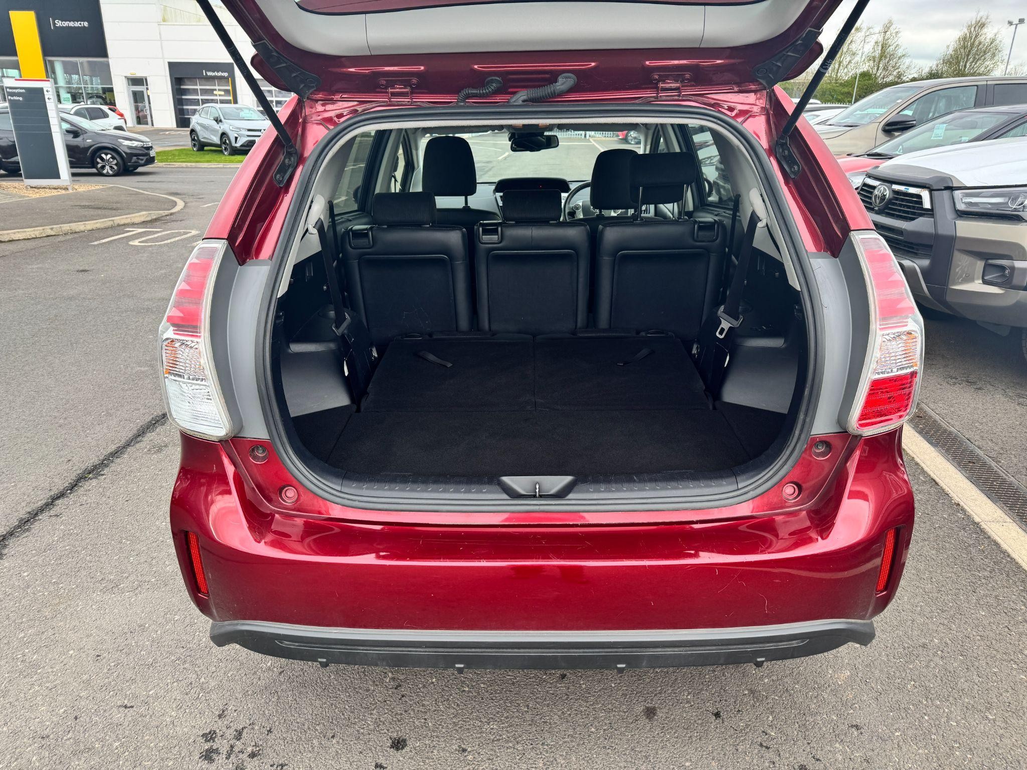 Toyota Prius+ Image 12