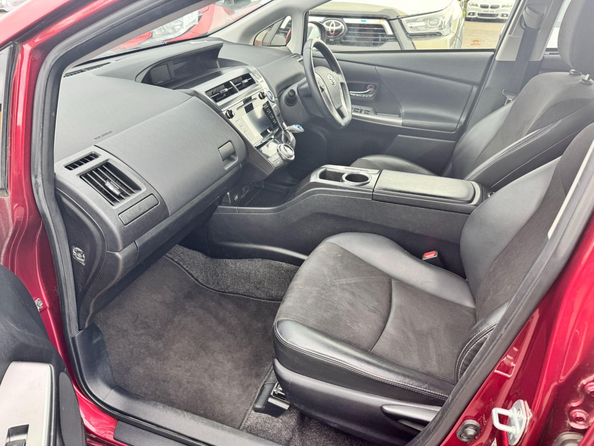 Toyota Prius+ Image 16