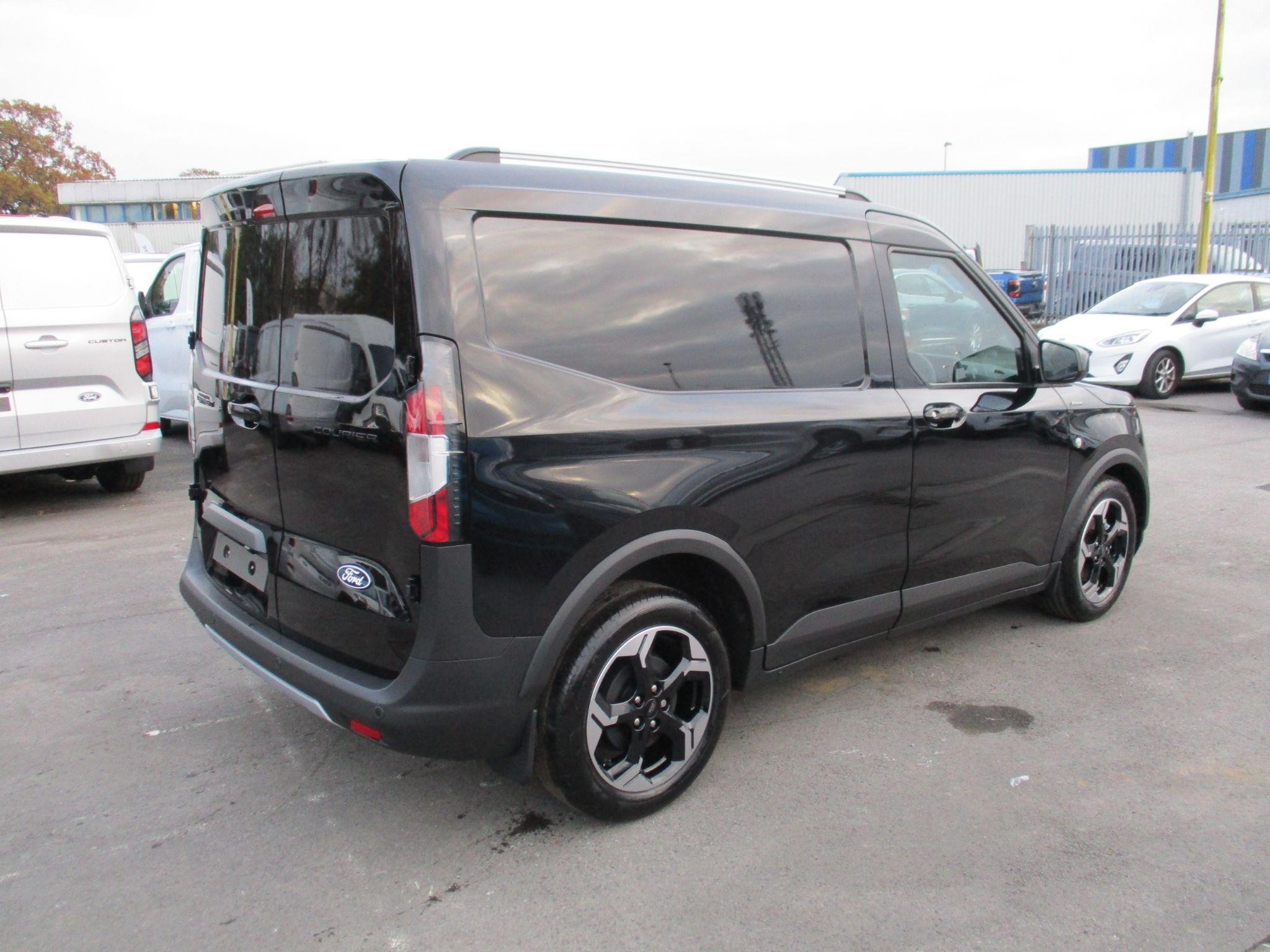 Ford Transit Courier Image 3