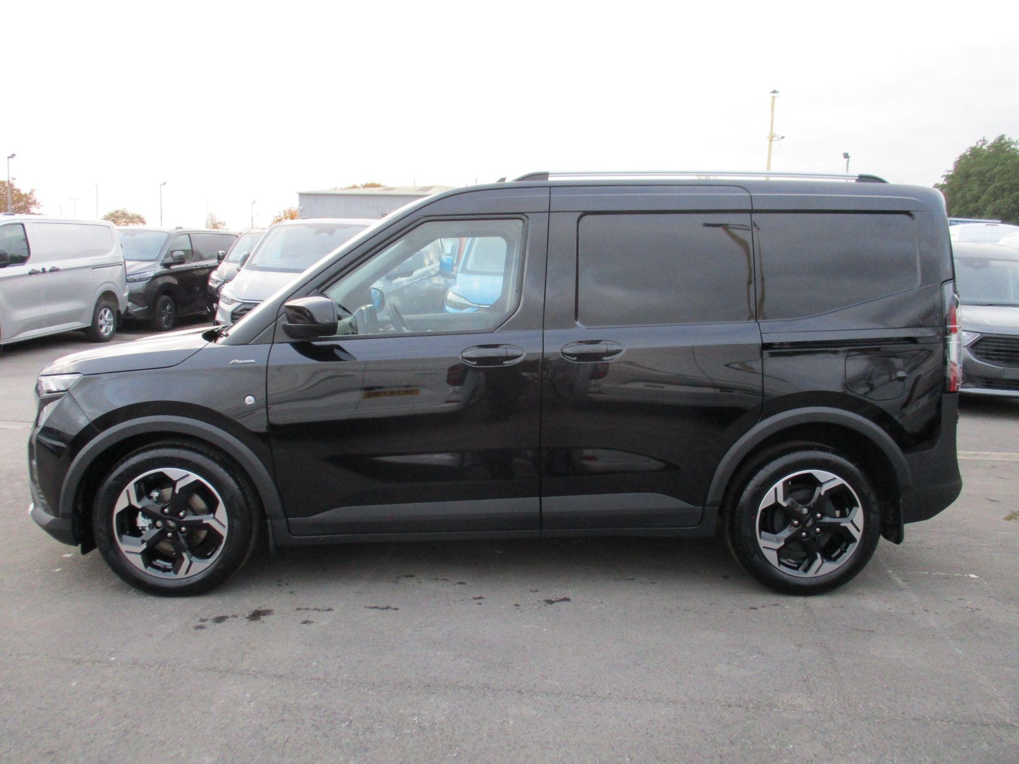 Ford Transit Courier Image 6
